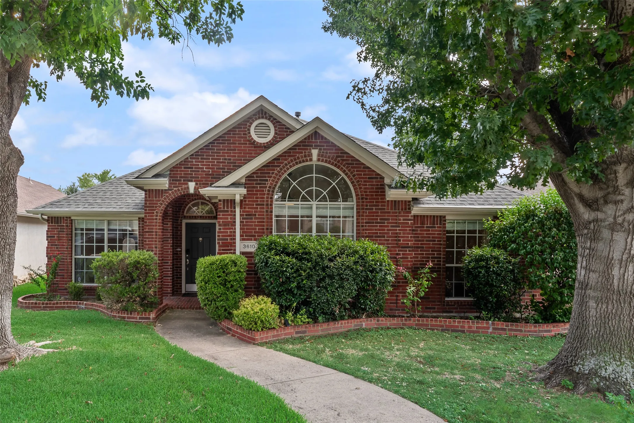 Single Family Residence For Sale in Denton County , 3610 Rodale Way, Dallas, Texas 75287, 3 Bedroom, 2 Bathroom, 2 Garage spaces, 1,553 Sqft, built in 1998, mls#21353304, Real Estate Agent in Dallas, Homes For Sale in Denton county, Homes For Sale in Dallas, Realtor in Dallas Texas, Real Estate Brokerage Independent Realty Texas, Luminita Cordes Realtor