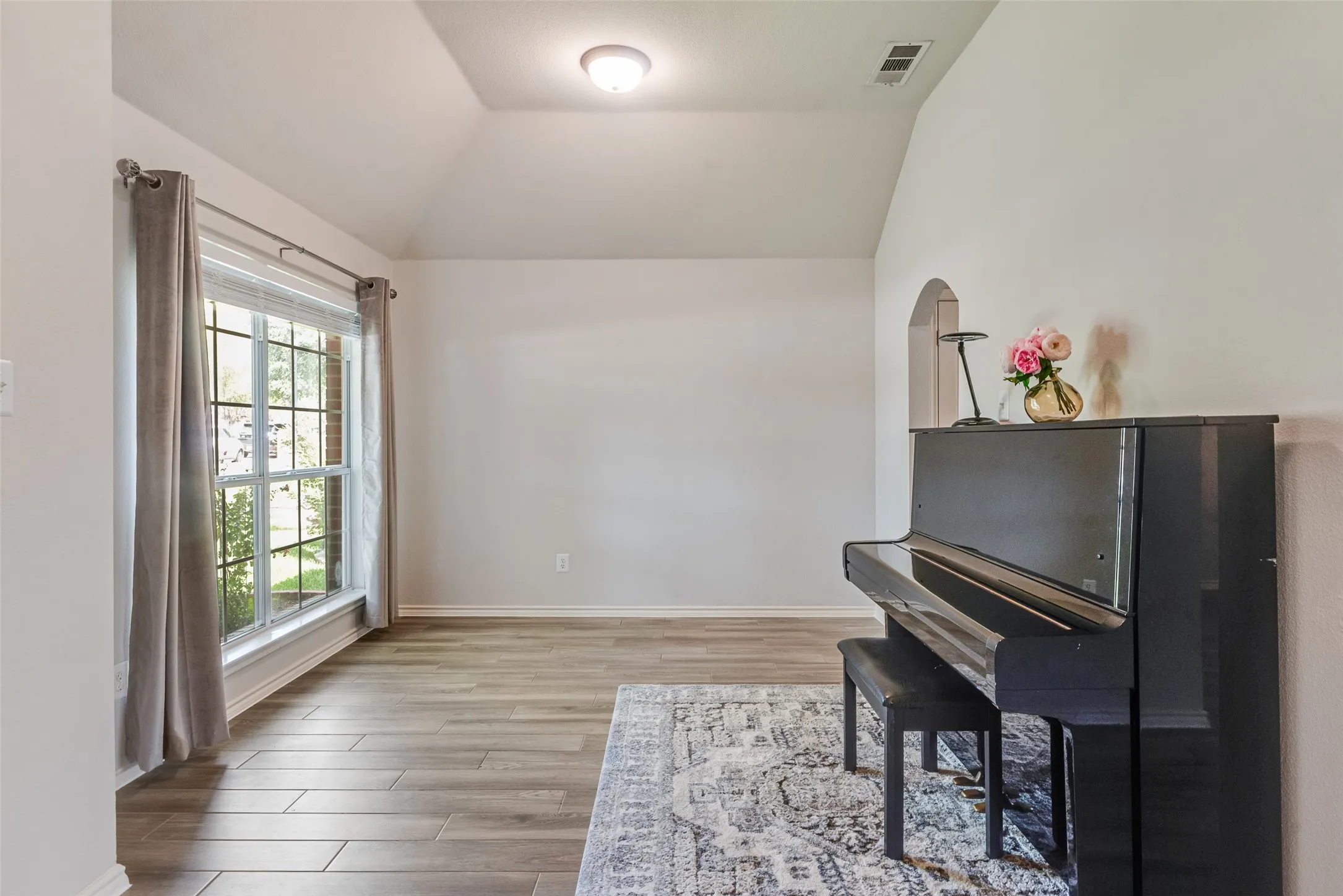 Single Family Residence For Sale in Denton County , 3610 Rodale Way, Dallas, Texas 75287, 3 Bedroom, 2 Bathroom, 2 Garage spaces, 1,553 Sqft, built in 1998, mls#21353304, Real Estate Agent in Dallas, Homes For Sale in Denton county, Homes For Sale in Dallas, Realtor in Dallas Texas, Real Estate Brokerage Independent Realty Texas, Luminita Cordes Realtor