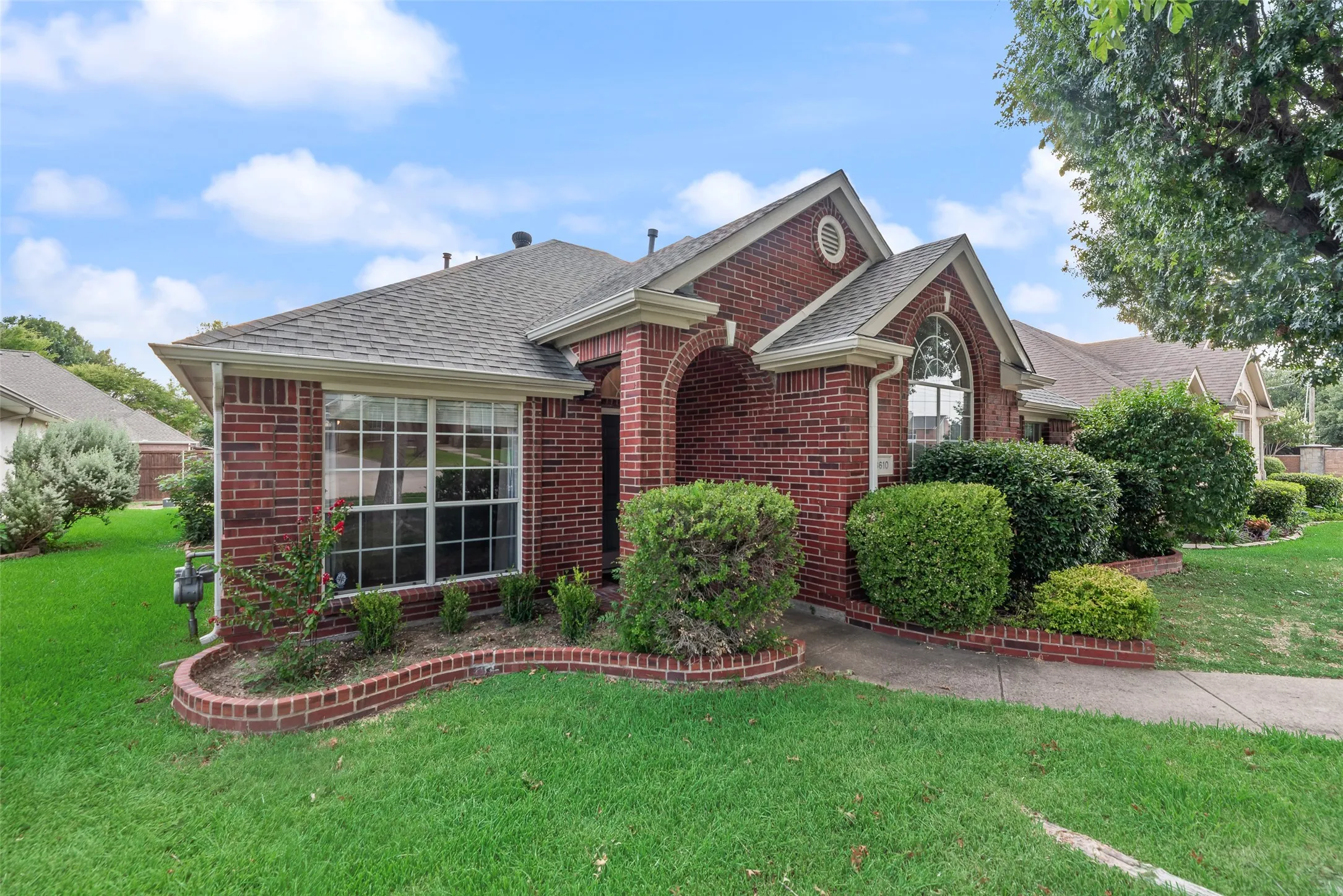 Single Family Residence For Sale in Denton County , 3610 Rodale Way, Dallas, Texas 75287, 3 Bedroom, 2 Bathroom, 2 Garage spaces, 1,553 Sqft, built in 1998, mls#21353304, Real Estate Agent in Dallas, Homes For Sale in Denton county, Homes For Sale in Dallas, Realtor in Dallas Texas, Real Estate Brokerage Independent Realty Texas, Luminita Cordes Realtor