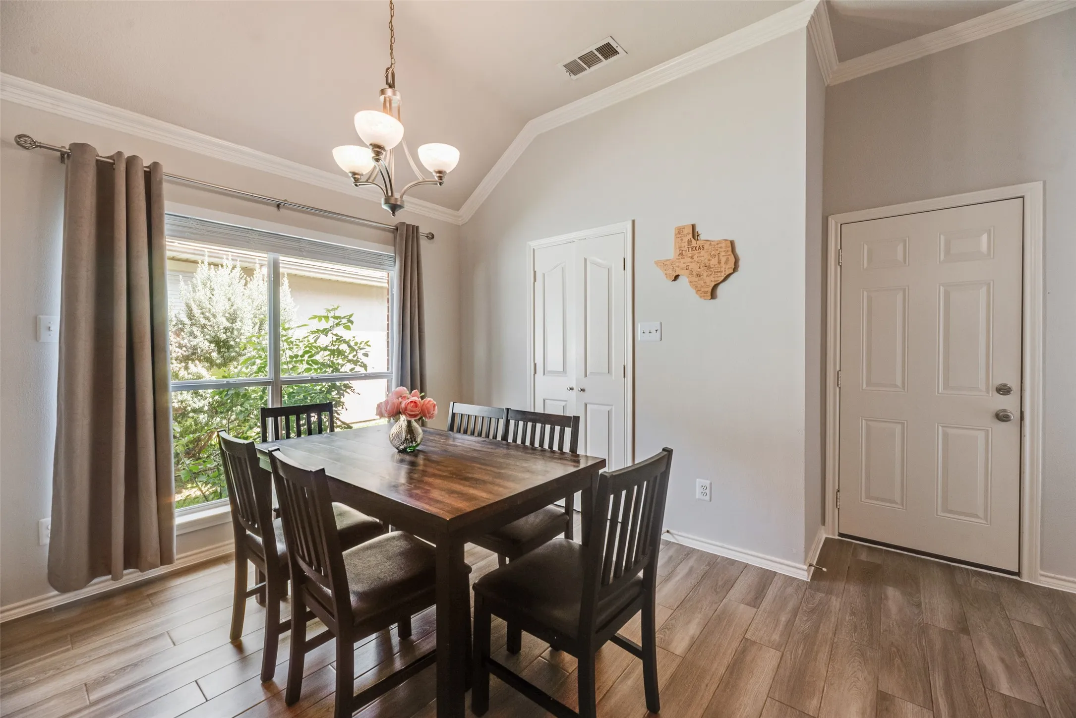 Single Family Residence For Sale in Denton County , 3610 Rodale Way, Dallas, Texas 75287, 3 Bedroom, 2 Bathroom, 2 Garage spaces, 1,553 Sqft, built in 1998, mls#21353304, Real Estate Agent in Dallas, Homes For Sale in Denton county, Homes For Sale in Dallas, Realtor in Dallas Texas, Real Estate Brokerage Independent Realty Texas, Luminita Cordes Realtor