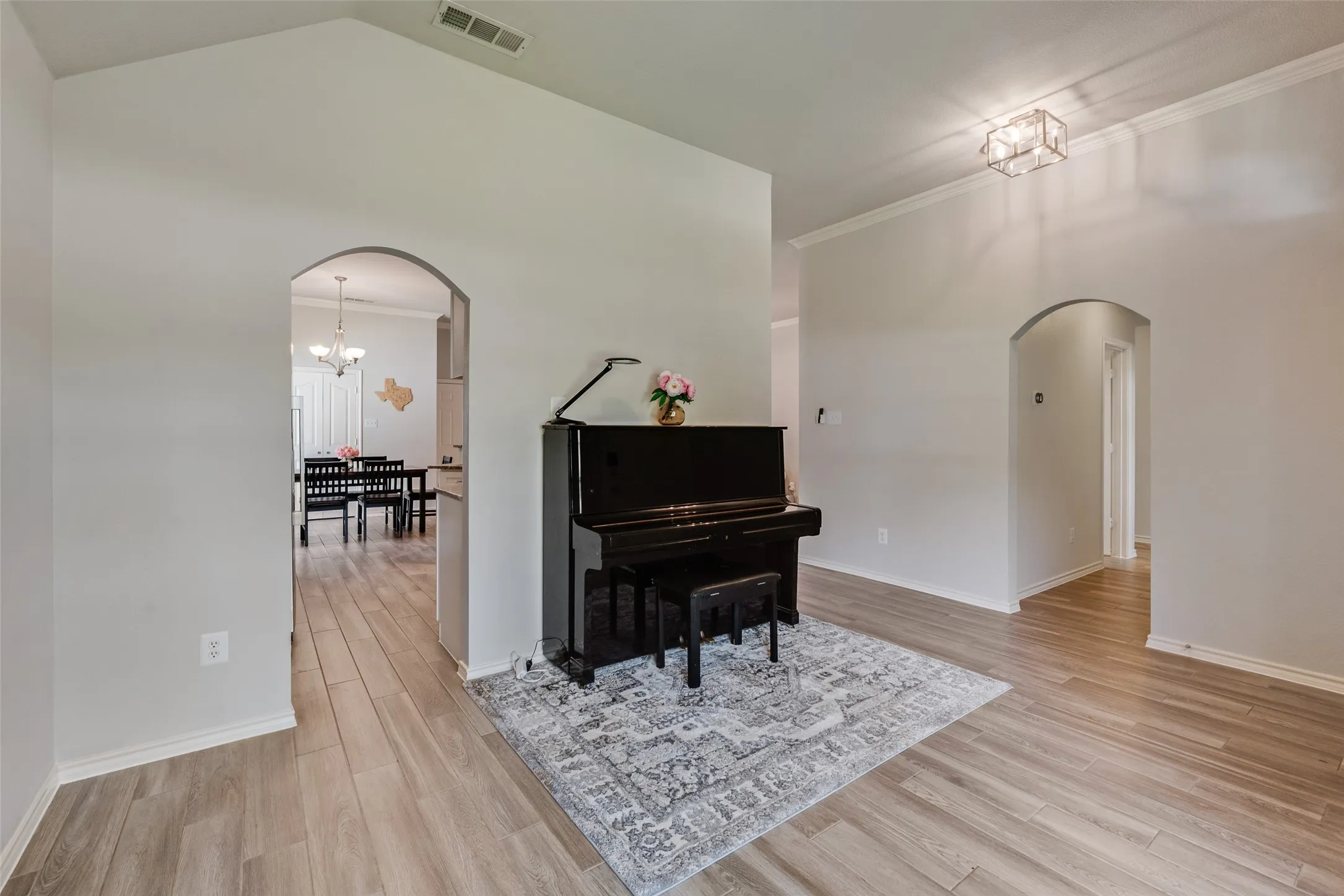 Single Family Residence For Sale in Denton County , 3610 Rodale Way, Dallas, Texas 75287, 3 Bedroom, 2 Bathroom, 2 Garage spaces, 1,553 Sqft, built in 1998, mls#21353304, Real Estate Agent in Dallas, Homes For Sale in Denton county, Homes For Sale in Dallas, Realtor in Dallas Texas, Real Estate Brokerage Independent Realty Texas, Luminita Cordes Realtor