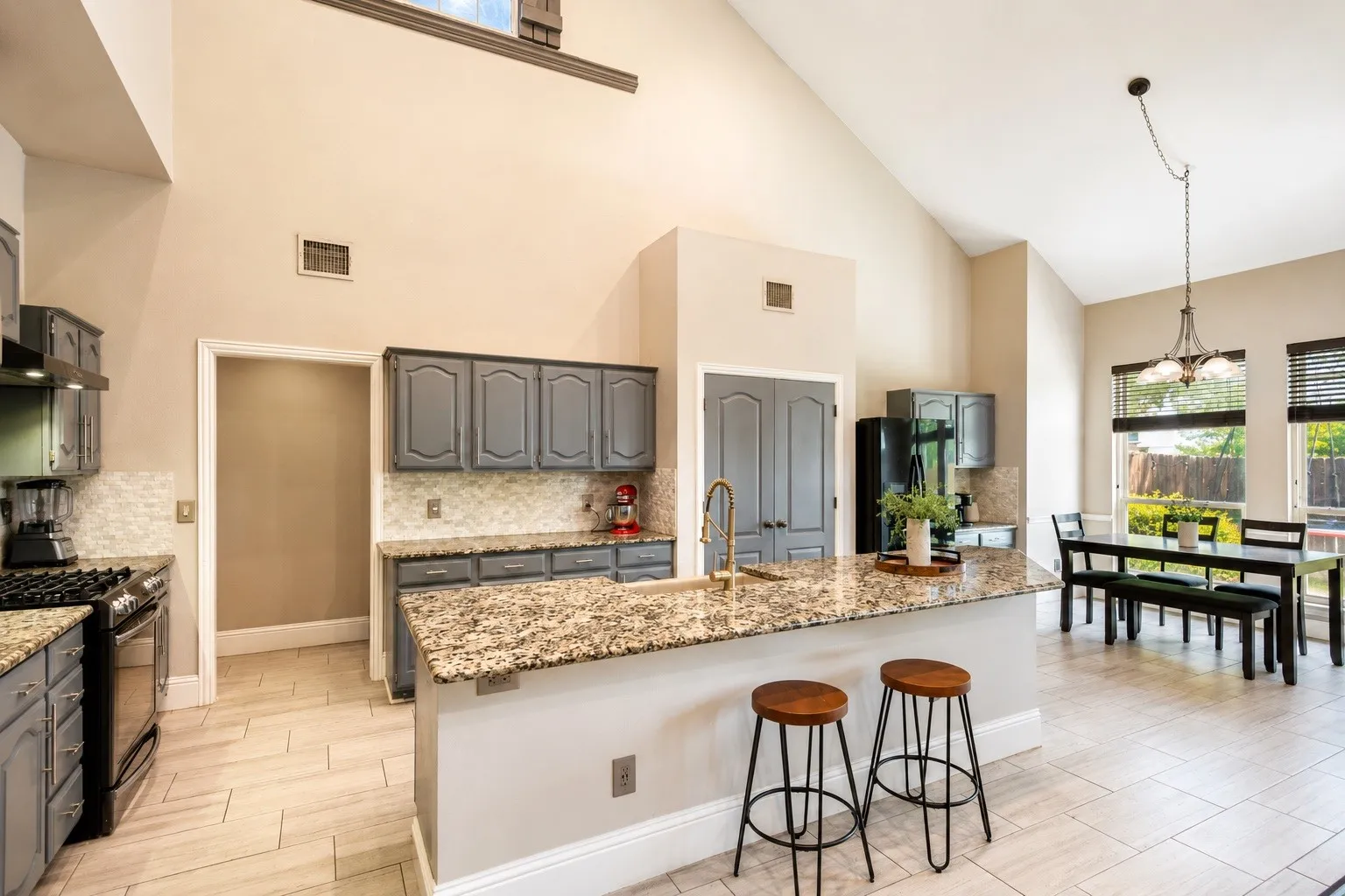 Single Family Residence For Sale in Collin County , 1720 Endicott Drive, Plano, Texas 75025, 4 Bedroom, 4 Bathroom, 2 Garage spaces, 3,463 Sqft, built in 1991, mls#21337955, Real Estate Agent in Plano, Homes For Sale in Collin county, Homes For Sale in Plano, Realtor in Plano Texas, Real Estate Brokerage Independent Realty Texas, Luminita Cordes Realtor
