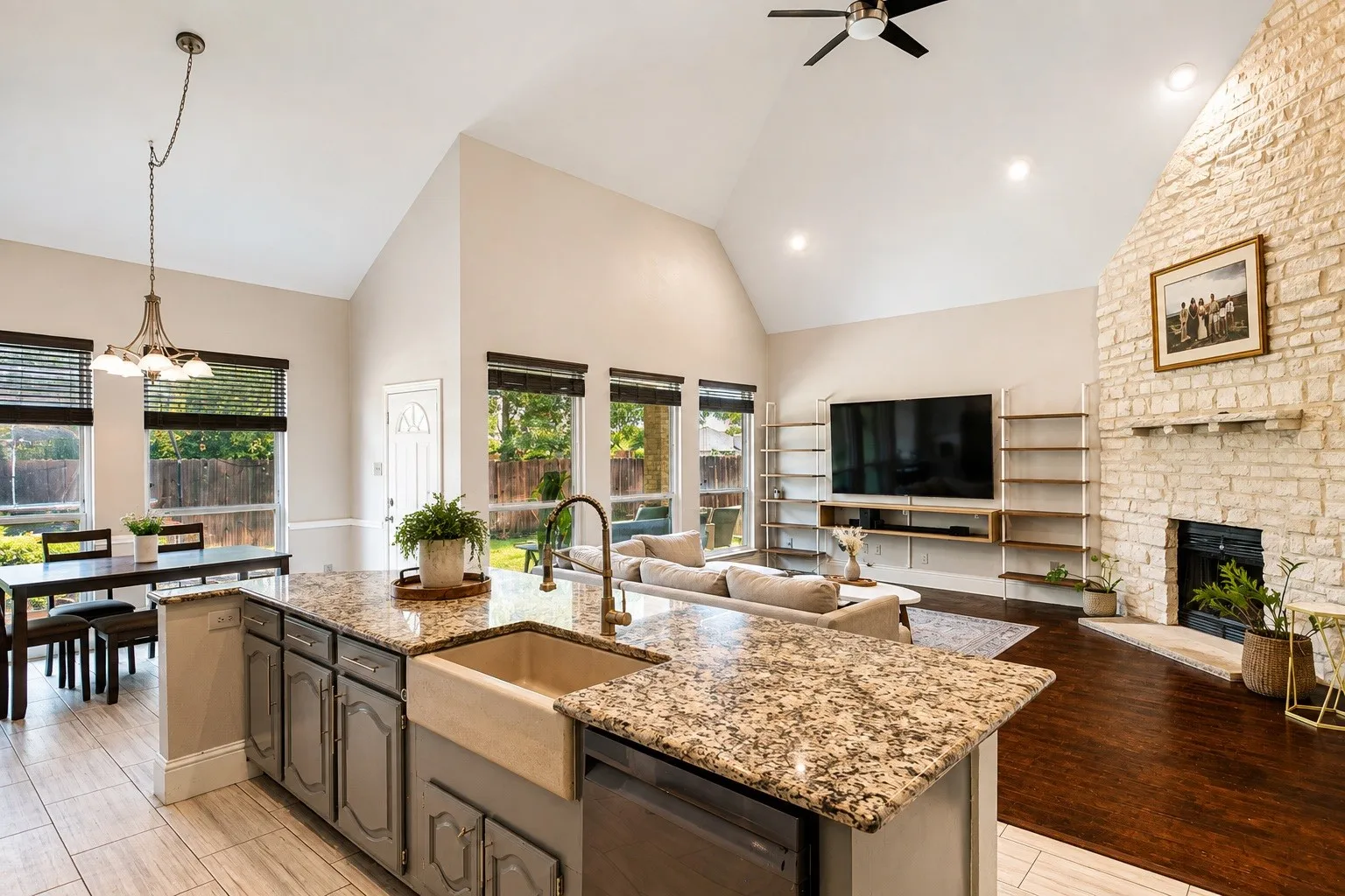 Single Family Residence For Sale in Collin County , 1720 Endicott Drive, Plano, Texas 75025, 4 Bedroom, 4 Bathroom, 2 Garage spaces, 3,463 Sqft, built in 1991, mls#21337955, Real Estate Agent in Plano, Homes For Sale in Collin county, Homes For Sale in Plano, Realtor in Plano Texas, Real Estate Brokerage Independent Realty Texas, Luminita Cordes Realtor