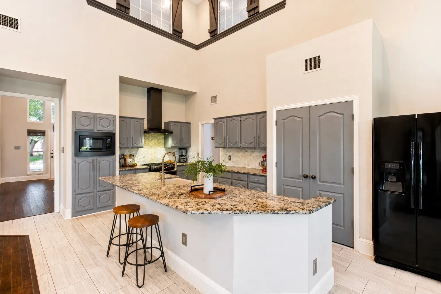 Single Family Residence For Sale in Collin County , 1720 Endicott Drive, Plano, Texas 75025, 4 Bedroom, 4 Bathroom, 2 Garage spaces, 3,463 Sqft, built in 1991, mls#21337955, Real Estate Agent in Plano, Homes For Sale in Collin county, Homes For Sale in Plano, Realtor in Plano Texas, Real Estate Brokerage Independent Realty Texas, Luminita Cordes Realtor