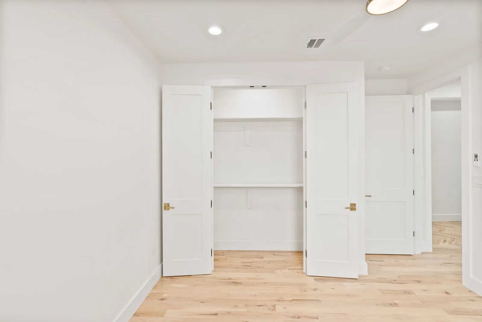 Single Family Residence For Sale in Dallas County , 1334 E Kiest Boulevard, Dallas, Texas 75216, 4 Bedrooms, 3 Bathrooms, 2 Garage spaces, 3,450 Sqft, built in 2026, Price $650,000, mls#21353311, Real Estate Agent in Dallas, Homes For Sale in Dallas county, Homes For Sale in Dallas, Realtor in Dallas Texas, Real Estate Brokerage Independent Realty Texas, Luminita Cordes Realtor