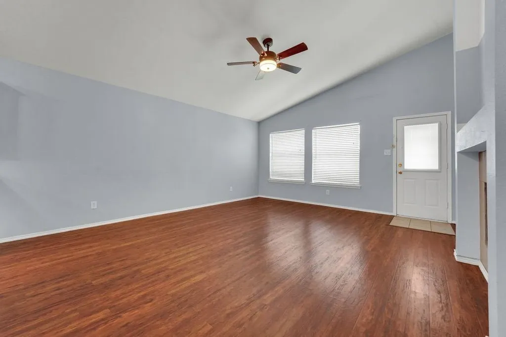 Single Family Residence For Sale in Denton County , 1913 Grand Fir Drive, Little Elm, Texas 75068, 4 Bedroom, 2 Bathroom, 2 Garage spaces, 2,048 Sqft, built in 2004, mls#21353315, Real Estate Agent in Little Elm, Homes For Sale in Denton county, Homes For Sale in Little Elm, Realtor in Little Elm Texas, Real Estate Brokerage Independent Realty Texas, Luminita Cordes Realtor