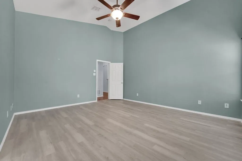 Single Family Residence For Sale in Denton County , 1913 Grand Fir Drive, Little Elm, Texas 75068, 4 Bedroom, 2 Bathroom, 2 Garage spaces, 2,048 Sqft, built in 2004, mls#21353315, Real Estate Agent in Little Elm, Homes For Sale in Denton county, Homes For Sale in Little Elm, Realtor in Little Elm Texas, Real Estate Brokerage Independent Realty Texas, Luminita Cordes Realtor