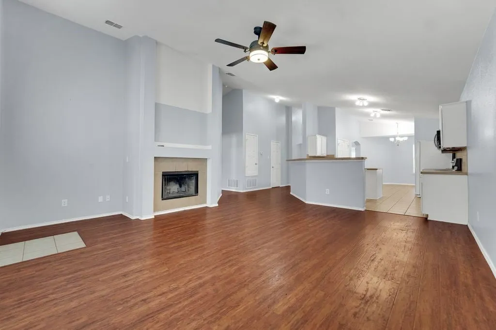 Single Family Residence For Sale in Denton County , 1913 Grand Fir Drive, Little Elm, Texas 75068, 4 Bedroom, 2 Bathroom, 2 Garage spaces, 2,048 Sqft, built in 2004, mls#21353315, Real Estate Agent in Little Elm, Homes For Sale in Denton county, Homes For Sale in Little Elm, Realtor in Little Elm Texas, Real Estate Brokerage Independent Realty Texas, Luminita Cordes Realtor