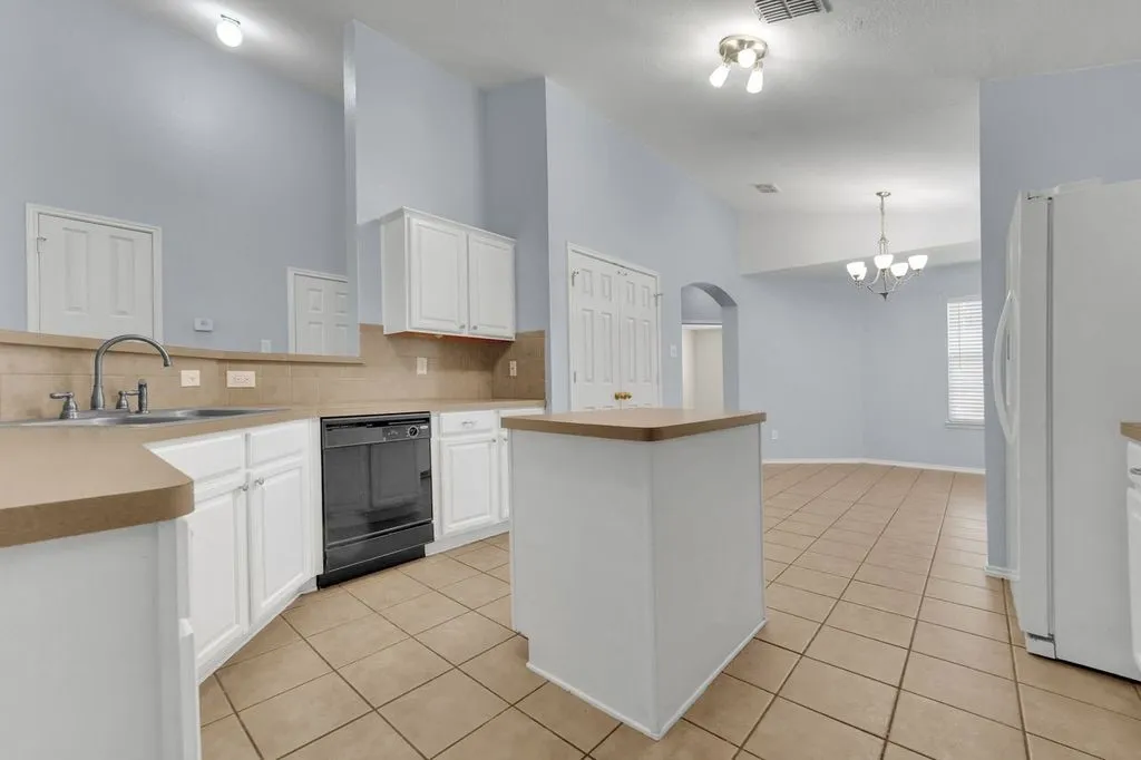 Single Family Residence For Sale in Denton County , 1913 Grand Fir Drive, Little Elm, Texas 75068, 4 Bedroom, 2 Bathroom, 2 Garage spaces, 2,048 Sqft, built in 2004, mls#21353315, Real Estate Agent in Little Elm, Homes For Sale in Denton county, Homes For Sale in Little Elm, Realtor in Little Elm Texas, Real Estate Brokerage Independent Realty Texas, Luminita Cordes Realtor