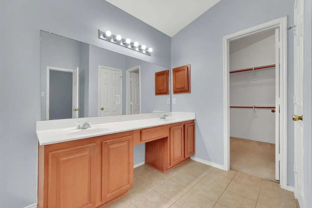 Single Family Residence For Sale in Denton County , 1913 Grand Fir Drive, Little Elm, Texas 75068, 4 Bedroom, 2 Bathroom, 2 Garage spaces, 2,048 Sqft, built in 2004, mls#21353315, Real Estate Agent in Little Elm, Homes For Sale in Denton county, Homes For Sale in Little Elm, Realtor in Little Elm Texas, Real Estate Brokerage Independent Realty Texas, Luminita Cordes Realtor