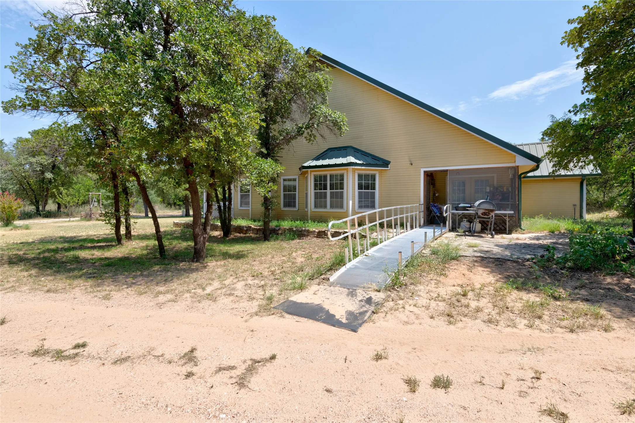 Farm For Sale in Jones County , 9684 FM3326, Hawley, Texas 79525, 3 Bedroom, 2 Bathroom, Garage spaces, 1,958 Sqft, built in 2000, mls#21352799, Real Estate Agent in Hawley, Homes For Sale in Jones county, Homes For Sale in Hawley, Realtor in Hawley Texas, Real Estate Brokerage Independent Realty Texas, Luminita Cordes Realtor