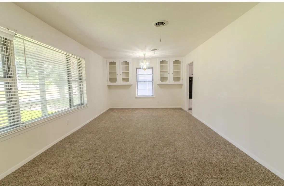 Single Family Residence For Sale in Dallas County , 8017 Woodhue Road, Dallas, Texas 75228, 3 Bedroom, 2 Bathroom, 2 Garage spaces, 1,805 Sqft, built in 1963, mls#21348441, Real Estate Agent in Dallas, Homes For Sale in Dallas county, Homes For Sale in Dallas, Realtor in Dallas Texas, Real Estate Brokerage Independent Realty Texas, Luminita Cordes Realtor