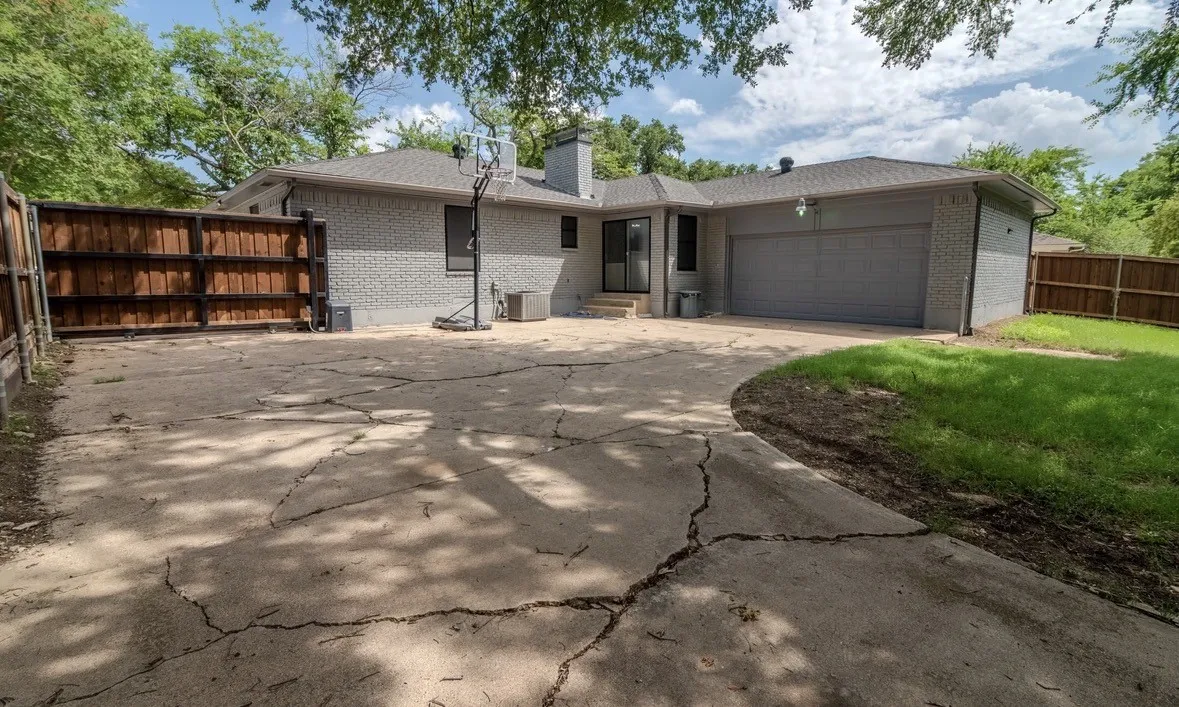 Single Family Residence For Sale in Dallas County , 8017 Woodhue Road, Dallas, Texas 75228, 3 Bedroom, 2 Bathroom, 2 Garage spaces, 1,805 Sqft, built in 1963, mls#21348441, Real Estate Agent in Dallas, Homes For Sale in Dallas county, Homes For Sale in Dallas, Realtor in Dallas Texas, Real Estate Brokerage Independent Realty Texas, Luminita Cordes Realtor