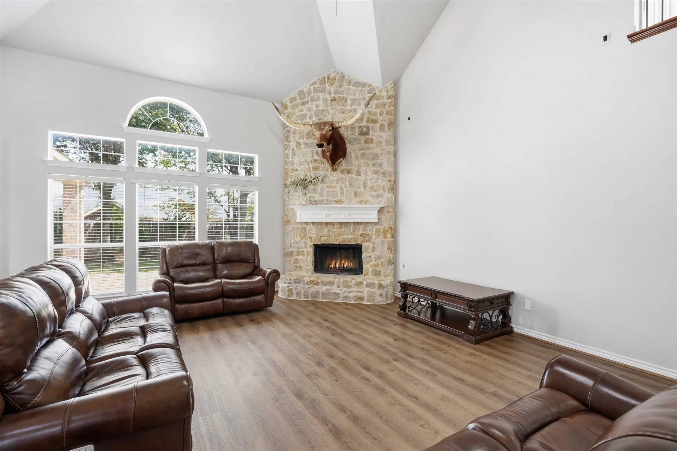 Single Family Residence For Sale in Tarrant County , 424 High Desert Drive, Fort Worth, Texas 76131, 5 Bedroom, 4 Bathroom, 3 Garage spaces, 3,542 Sqft, built in 2007, mls#21353324, Real Estate Agent in Fort Worth, Homes For Sale in Tarrant county, Homes For Sale in Fort Worth, Realtor in Fort Worth Texas, Real Estate Brokerage Independent Realty Texas, Luminita Cordes Realtor