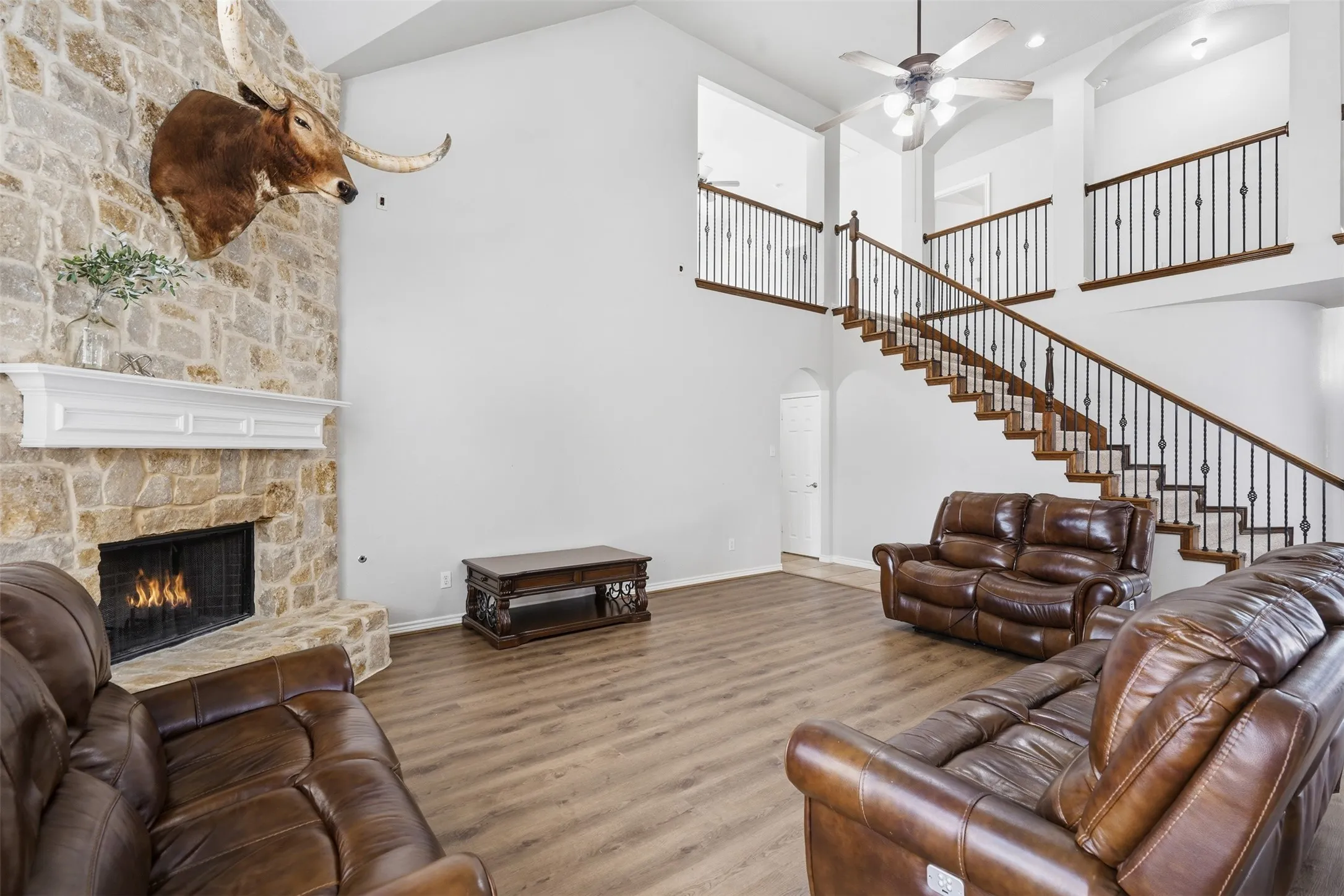 Single Family Residence For Sale in Tarrant County , 424 High Desert Drive, Fort Worth, Texas 76131, 5 Bedroom, 4 Bathroom, 3 Garage spaces, 3,542 Sqft, built in 2007, mls#21353324, Real Estate Agent in Fort Worth, Homes For Sale in Tarrant county, Homes For Sale in Fort Worth, Realtor in Fort Worth Texas, Real Estate Brokerage Independent Realty Texas, Luminita Cordes Realtor