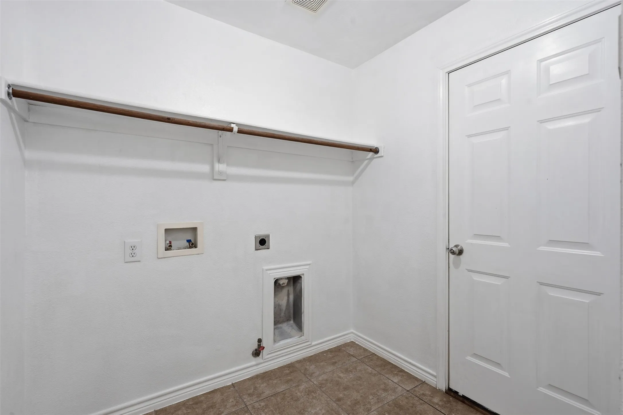 Single Family Residence For Sale in Tarrant County , 424 High Desert Drive, Fort Worth, Texas 76131, 5 Bedroom, 4 Bathroom, 3 Garage spaces, 3,542 Sqft, built in 2007, mls#21353324, Real Estate Agent in Fort Worth, Homes For Sale in Tarrant county, Homes For Sale in Fort Worth, Realtor in Fort Worth Texas, Real Estate Brokerage Independent Realty Texas, Luminita Cordes Realtor