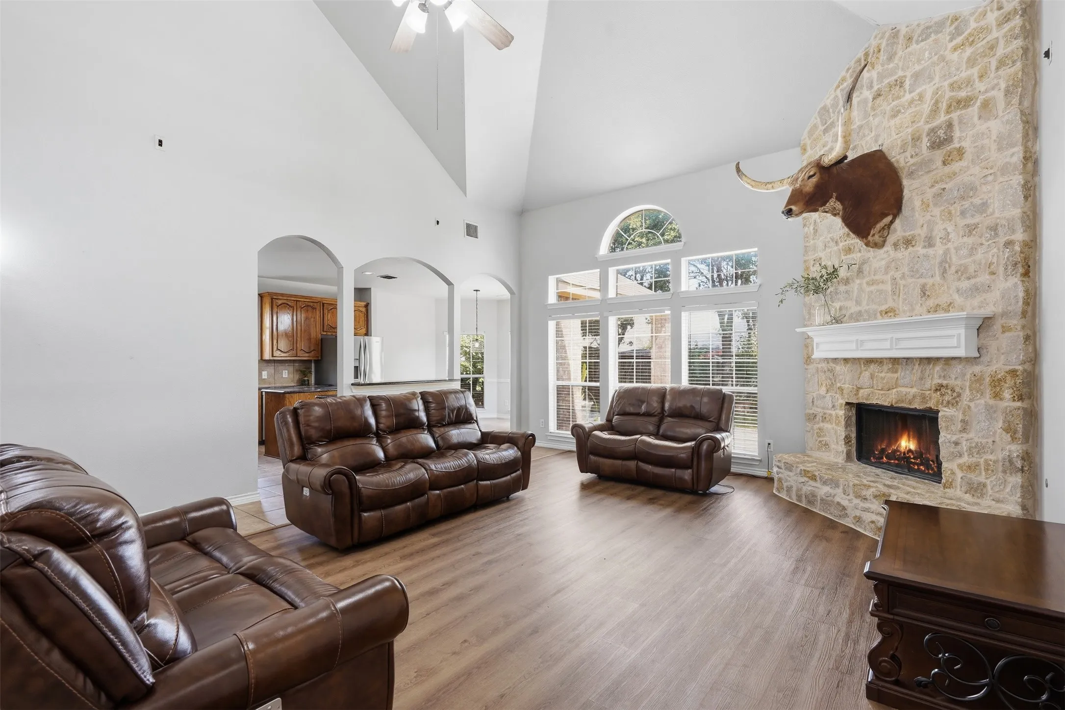 Single Family Residence For Sale in Tarrant County , 424 High Desert Drive, Fort Worth, Texas 76131, 5 Bedroom, 4 Bathroom, 3 Garage spaces, 3,542 Sqft, built in 2007, mls#21353324, Real Estate Agent in Fort Worth, Homes For Sale in Tarrant county, Homes For Sale in Fort Worth, Realtor in Fort Worth Texas, Real Estate Brokerage Independent Realty Texas, Luminita Cordes Realtor