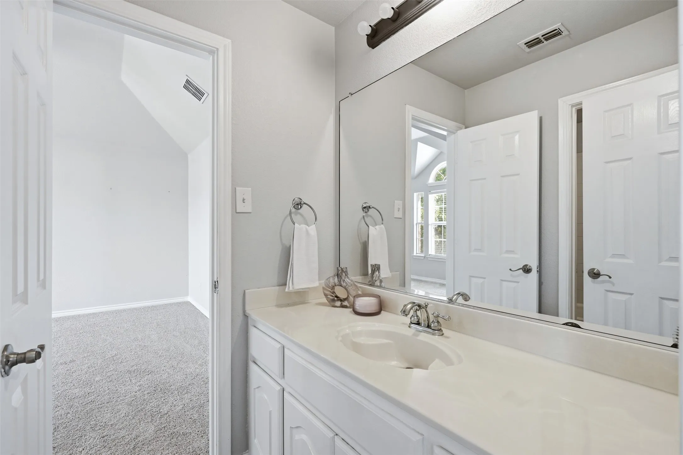 Single Family Residence For Sale in Tarrant County , 424 High Desert Drive, Fort Worth, Texas 76131, 5 Bedroom, 4 Bathroom, 3 Garage spaces, 3,542 Sqft, built in 2007, mls#21353324, Real Estate Agent in Fort Worth, Homes For Sale in Tarrant county, Homes For Sale in Fort Worth, Realtor in Fort Worth Texas, Real Estate Brokerage Independent Realty Texas, Luminita Cordes Realtor
