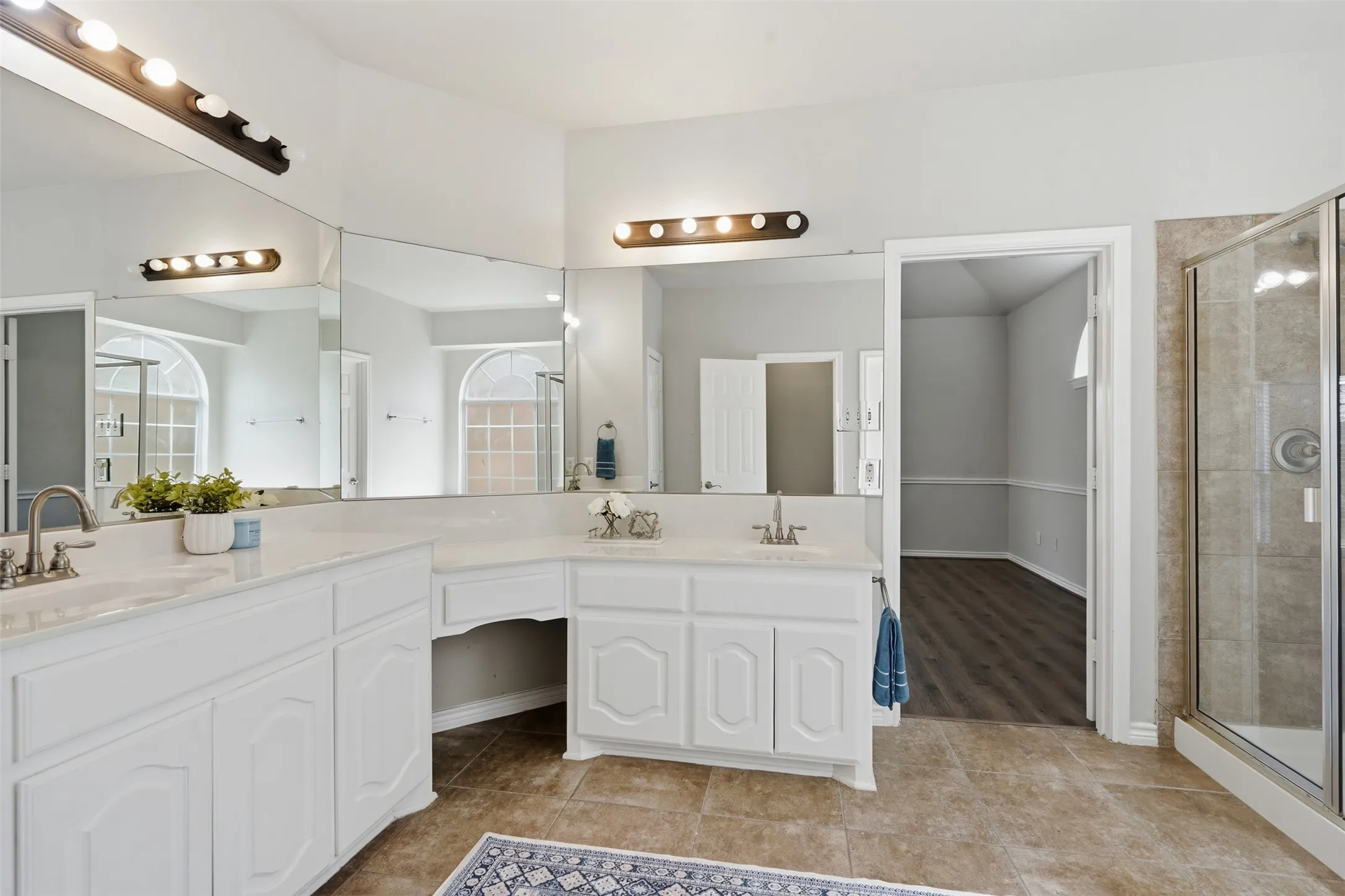 Single Family Residence For Sale in Tarrant County , 424 High Desert Drive, Fort Worth, Texas 76131, 5 Bedroom, 4 Bathroom, 3 Garage spaces, 3,542 Sqft, built in 2007, mls#21353324, Real Estate Agent in Fort Worth, Homes For Sale in Tarrant county, Homes For Sale in Fort Worth, Realtor in Fort Worth Texas, Real Estate Brokerage Independent Realty Texas, Luminita Cordes Realtor