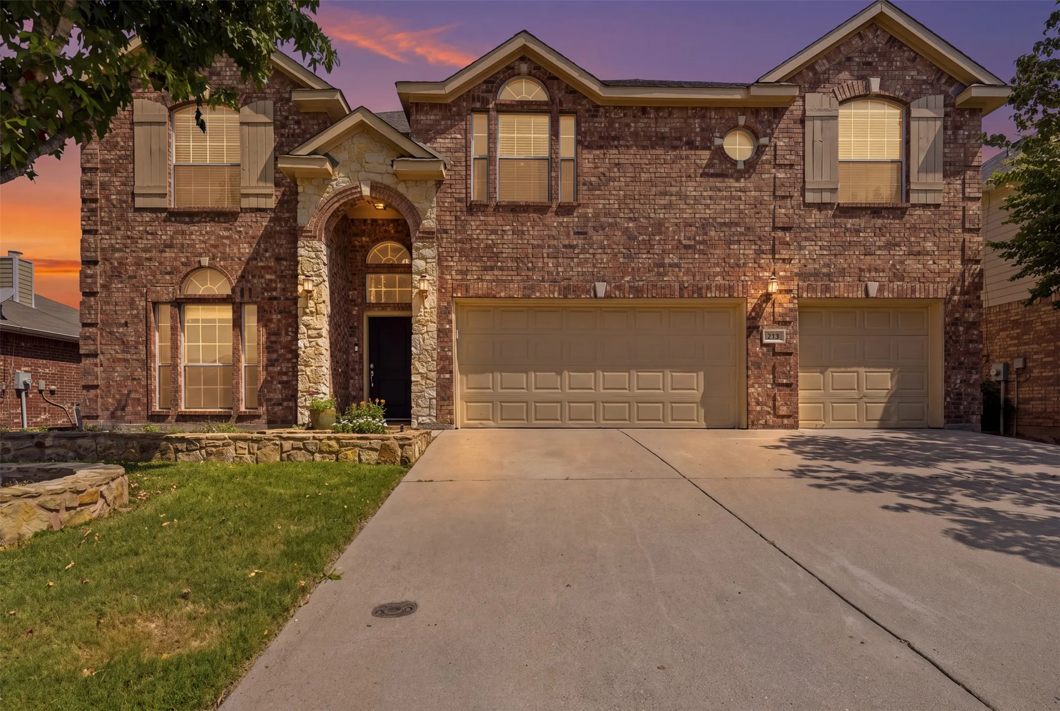 Single Family Residence For Sale in Tarrant County , 424 High Desert Drive, Fort Worth, Texas 76131, 5 Bedroom, 4 Bathroom, 3 Garage spaces, 3,542 Sqft, built in 2007, mls#21353324, Real Estate Agent in Fort Worth, Homes For Sale in Tarrant county, Homes For Sale in Fort Worth, Realtor in Fort Worth Texas, Real Estate Brokerage Independent Realty Texas, Luminita Cordes Realtor