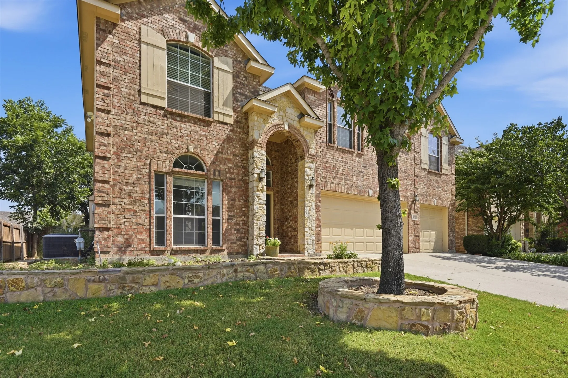 Single Family Residence For Sale in Tarrant County , 424 High Desert Drive, Fort Worth, Texas 76131, 5 Bedroom, 4 Bathroom, 3 Garage spaces, 3,542 Sqft, built in 2007, mls#21353324, Real Estate Agent in Fort Worth, Homes For Sale in Tarrant county, Homes For Sale in Fort Worth, Realtor in Fort Worth Texas, Real Estate Brokerage Independent Realty Texas, Luminita Cordes Realtor