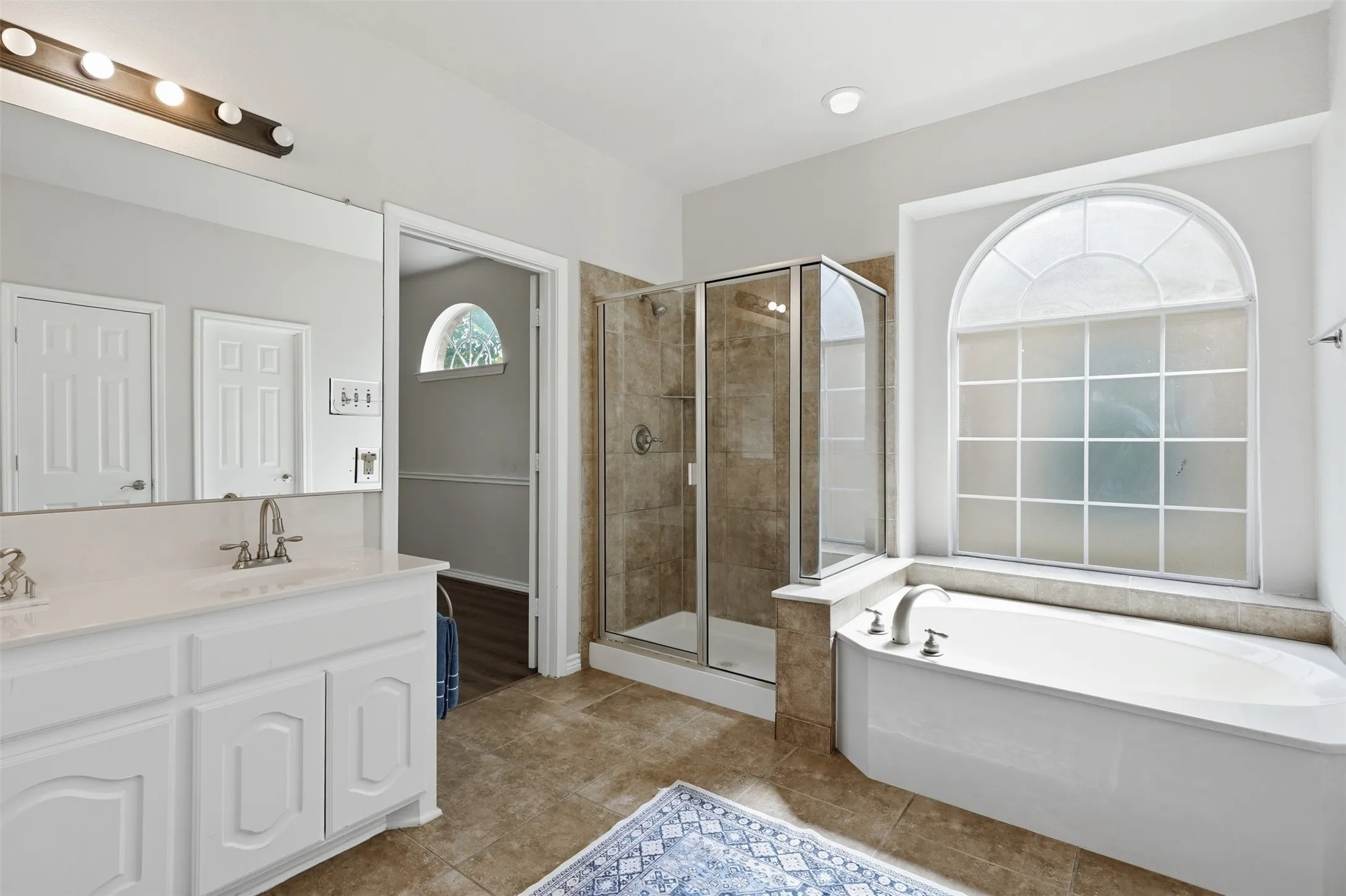Single Family Residence For Sale in Tarrant County , 424 High Desert Drive, Fort Worth, Texas 76131, 5 Bedroom, 4 Bathroom, 3 Garage spaces, 3,542 Sqft, built in 2007, mls#21353324, Real Estate Agent in Fort Worth, Homes For Sale in Tarrant county, Homes For Sale in Fort Worth, Realtor in Fort Worth Texas, Real Estate Brokerage Independent Realty Texas, Luminita Cordes Realtor