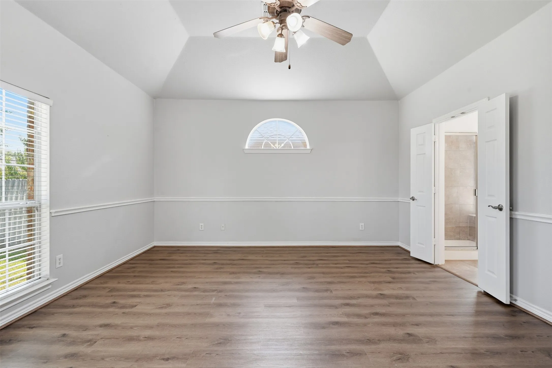 Single Family Residence For Sale in Tarrant County , 424 High Desert Drive, Fort Worth, Texas 76131, 5 Bedroom, 4 Bathroom, 3 Garage spaces, 3,542 Sqft, built in 2007, mls#21353324, Real Estate Agent in Fort Worth, Homes For Sale in Tarrant county, Homes For Sale in Fort Worth, Realtor in Fort Worth Texas, Real Estate Brokerage Independent Realty Texas, Luminita Cordes Realtor