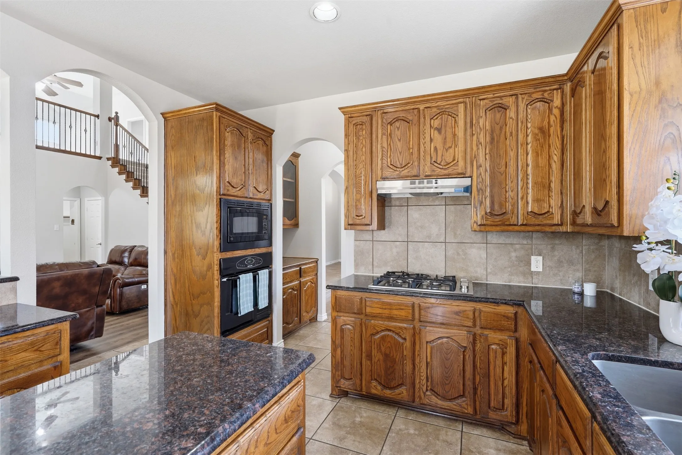 Single Family Residence For Sale in Tarrant County , 424 High Desert Drive, Fort Worth, Texas 76131, 5 Bedroom, 4 Bathroom, 3 Garage spaces, 3,542 Sqft, built in 2007, mls#21353324, Real Estate Agent in Fort Worth, Homes For Sale in Tarrant county, Homes For Sale in Fort Worth, Realtor in Fort Worth Texas, Real Estate Brokerage Independent Realty Texas, Luminita Cordes Realtor