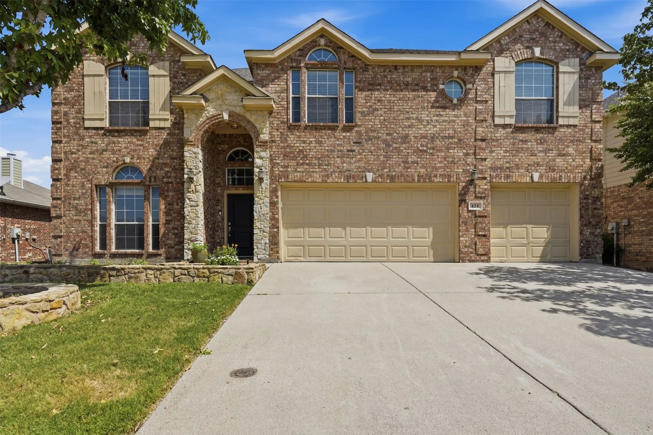 Single Family Residence For Sale in Tarrant County , 424 High Desert Drive, Fort Worth, Texas 76131, 5 Bedroom, 4 Bathroom, 3 Garage spaces, 3,542 Sqft, built in 2007, mls#21353324, Real Estate Agent in Fort Worth, Homes For Sale in Tarrant county, Homes For Sale in Fort Worth, Realtor in Fort Worth Texas, Real Estate Brokerage Independent Realty Texas, Luminita Cordes Realtor