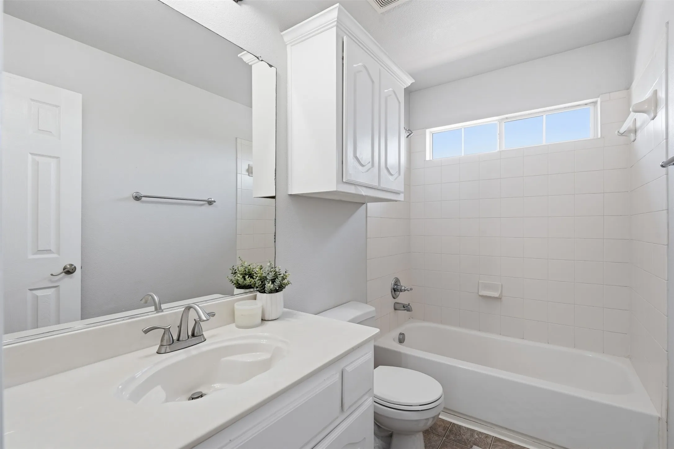 Single Family Residence For Sale in Tarrant County , 424 High Desert Drive, Fort Worth, Texas 76131, 5 Bedroom, 4 Bathroom, 3 Garage spaces, 3,542 Sqft, built in 2007, mls#21353324, Real Estate Agent in Fort Worth, Homes For Sale in Tarrant county, Homes For Sale in Fort Worth, Realtor in Fort Worth Texas, Real Estate Brokerage Independent Realty Texas, Luminita Cordes Realtor
