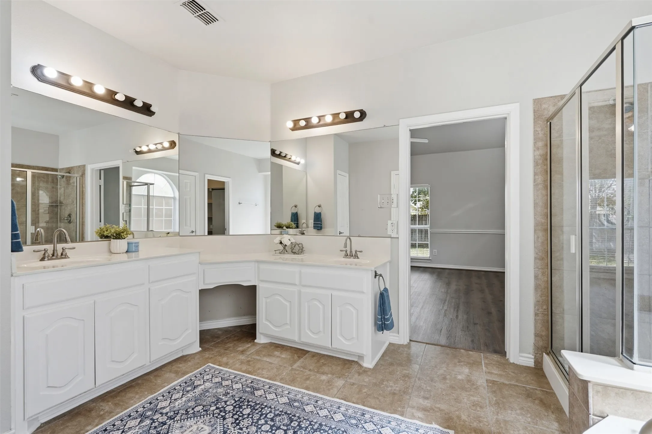 Single Family Residence For Sale in Tarrant County , 424 High Desert Drive, Fort Worth, Texas 76131, 5 Bedroom, 4 Bathroom, 3 Garage spaces, 3,542 Sqft, built in 2007, mls#21353324, Real Estate Agent in Fort Worth, Homes For Sale in Tarrant county, Homes For Sale in Fort Worth, Realtor in Fort Worth Texas, Real Estate Brokerage Independent Realty Texas, Luminita Cordes Realtor