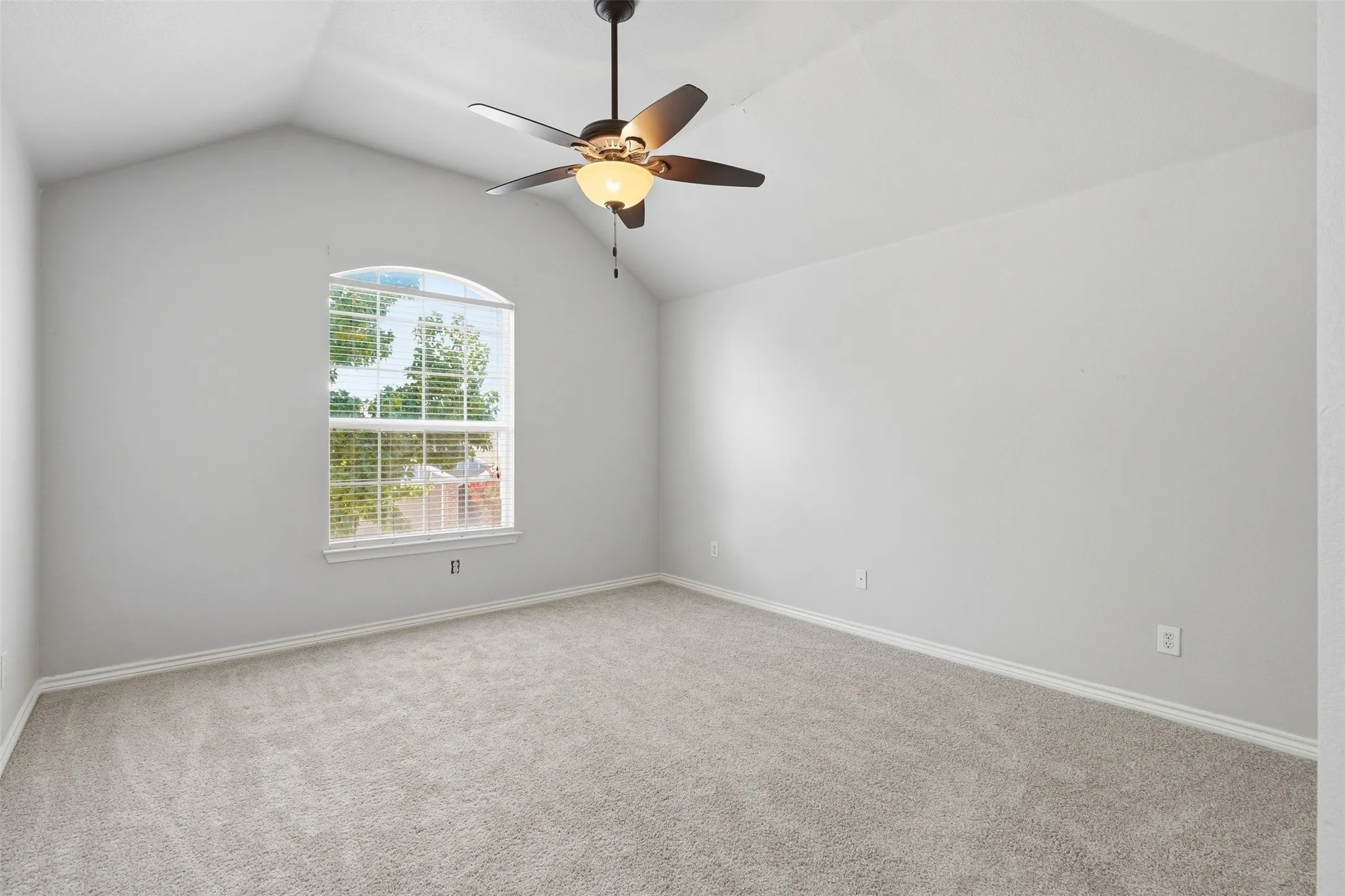 Single Family Residence For Sale in Tarrant County , 424 High Desert Drive, Fort Worth, Texas 76131, 5 Bedroom, 4 Bathroom, 3 Garage spaces, 3,542 Sqft, built in 2007, mls#21353324, Real Estate Agent in Fort Worth, Homes For Sale in Tarrant county, Homes For Sale in Fort Worth, Realtor in Fort Worth Texas, Real Estate Brokerage Independent Realty Texas, Luminita Cordes Realtor