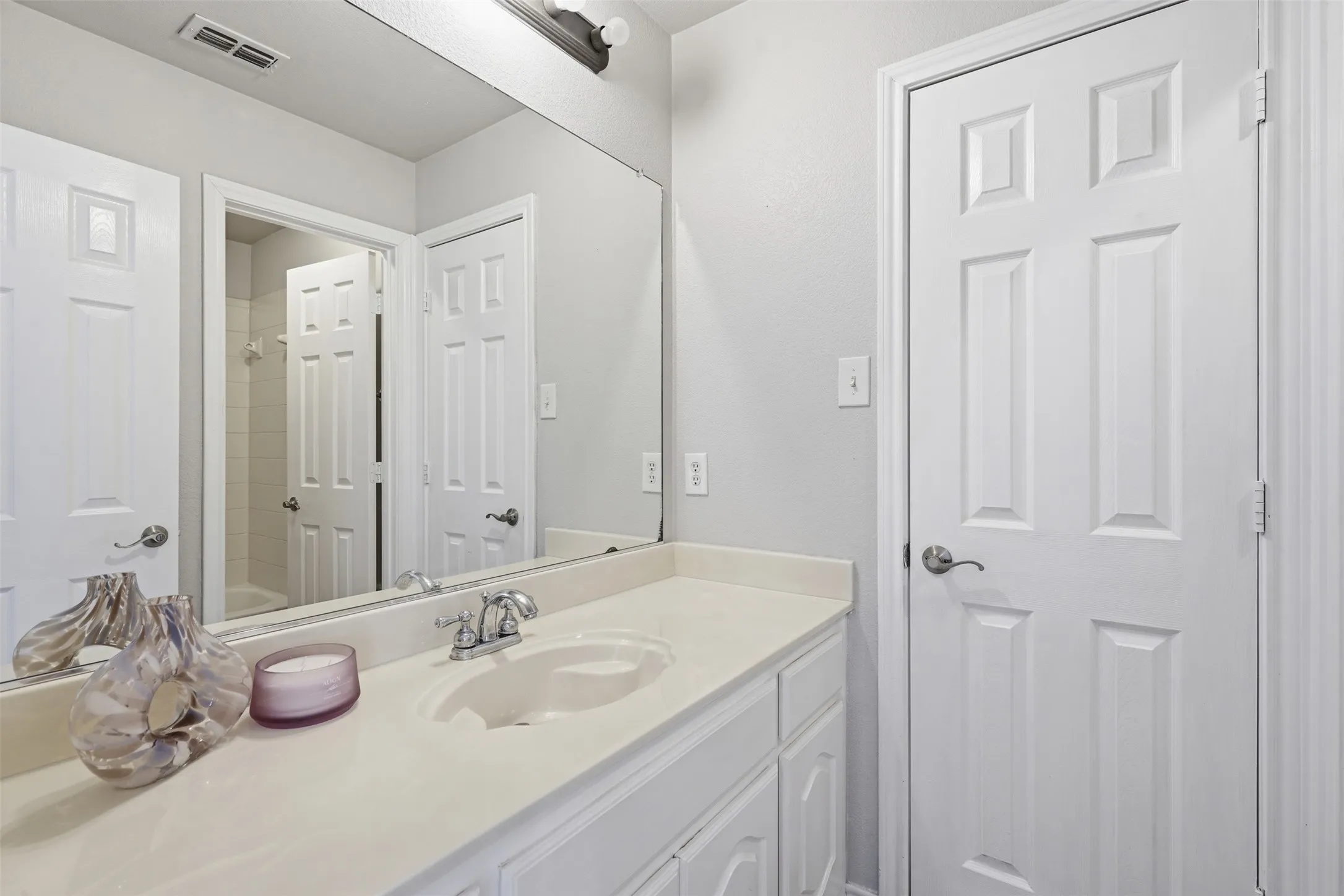 Single Family Residence For Sale in Tarrant County , 424 High Desert Drive, Fort Worth, Texas 76131, 5 Bedroom, 4 Bathroom, 3 Garage spaces, 3,542 Sqft, built in 2007, mls#21353324, Real Estate Agent in Fort Worth, Homes For Sale in Tarrant county, Homes For Sale in Fort Worth, Realtor in Fort Worth Texas, Real Estate Brokerage Independent Realty Texas, Luminita Cordes Realtor