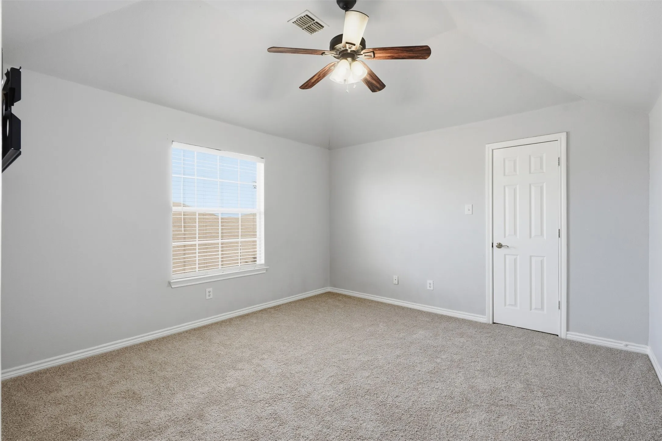 Single Family Residence For Sale in Tarrant County , 424 High Desert Drive, Fort Worth, Texas 76131, 5 Bedroom, 4 Bathroom, 3 Garage spaces, 3,542 Sqft, built in 2007, mls#21353324, Real Estate Agent in Fort Worth, Homes For Sale in Tarrant county, Homes For Sale in Fort Worth, Realtor in Fort Worth Texas, Real Estate Brokerage Independent Realty Texas, Luminita Cordes Realtor
