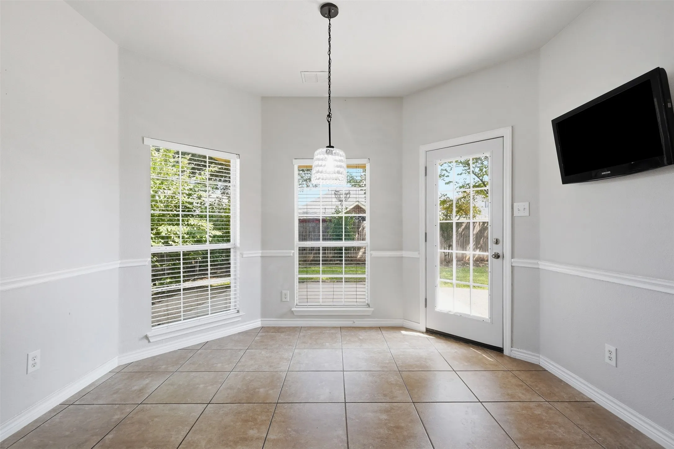 Single Family Residence For Sale in Tarrant County , 424 High Desert Drive, Fort Worth, Texas 76131, 5 Bedroom, 4 Bathroom, 3 Garage spaces, 3,542 Sqft, built in 2007, mls#21353324, Real Estate Agent in Fort Worth, Homes For Sale in Tarrant county, Homes For Sale in Fort Worth, Realtor in Fort Worth Texas, Real Estate Brokerage Independent Realty Texas, Luminita Cordes Realtor