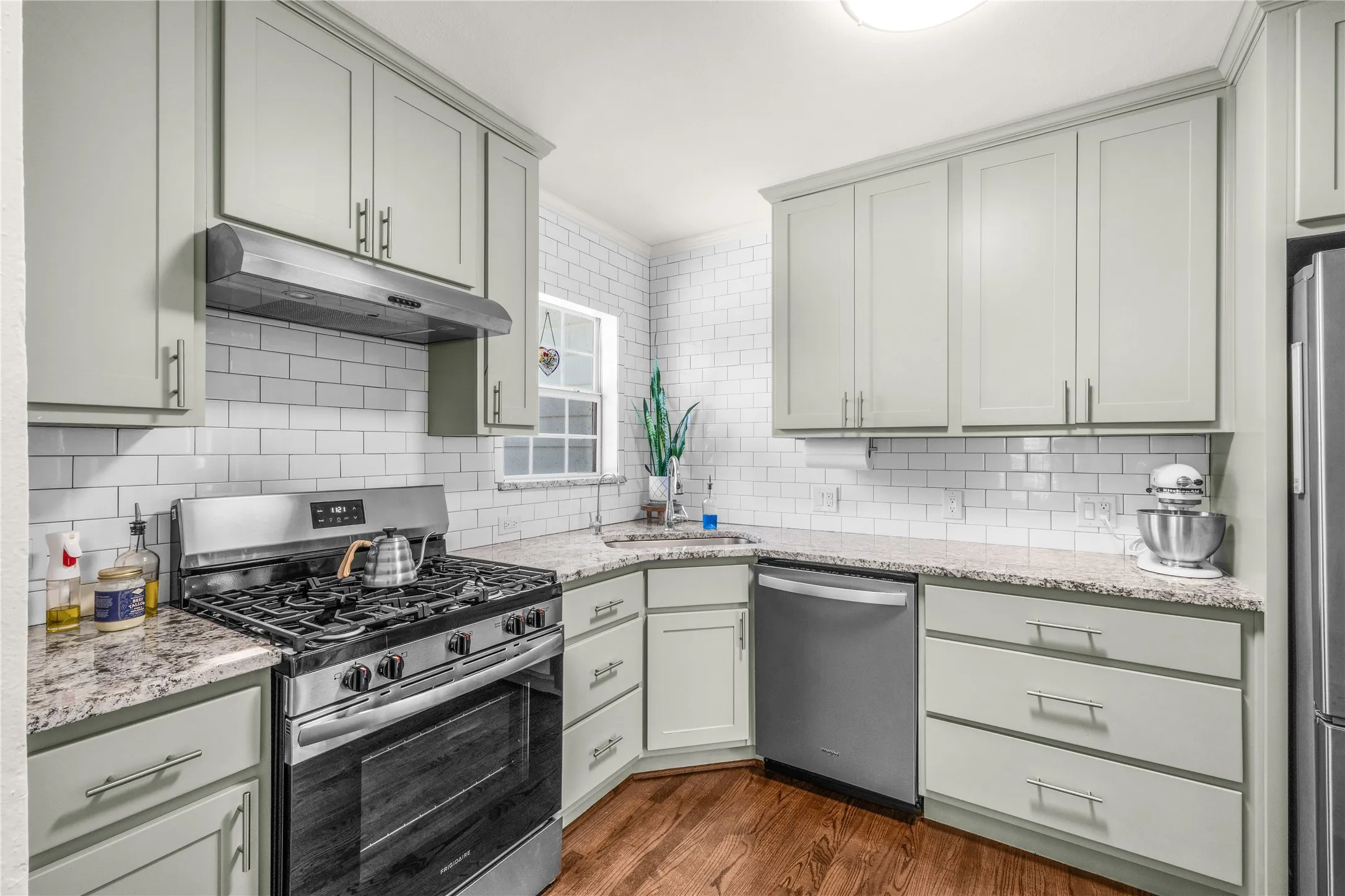 Single Family Residence For Rent in Tarrant County , 3720 Oaklawn Drive, Fort Worth, Texas 76107, 2 Bedroom, 1 Bathroom, 3 Garage spaces, 1,004 Sqft, built in 1942, mls#21353169, Real Estate Agent in Fort Worth, Homes For Rent in Tarrant county, Homes For Rent in Fort Worth, Realtor in Fort Worth Texas, Real Estate Brokerage Independent Realty Texas, Luminita Cordes Realtor