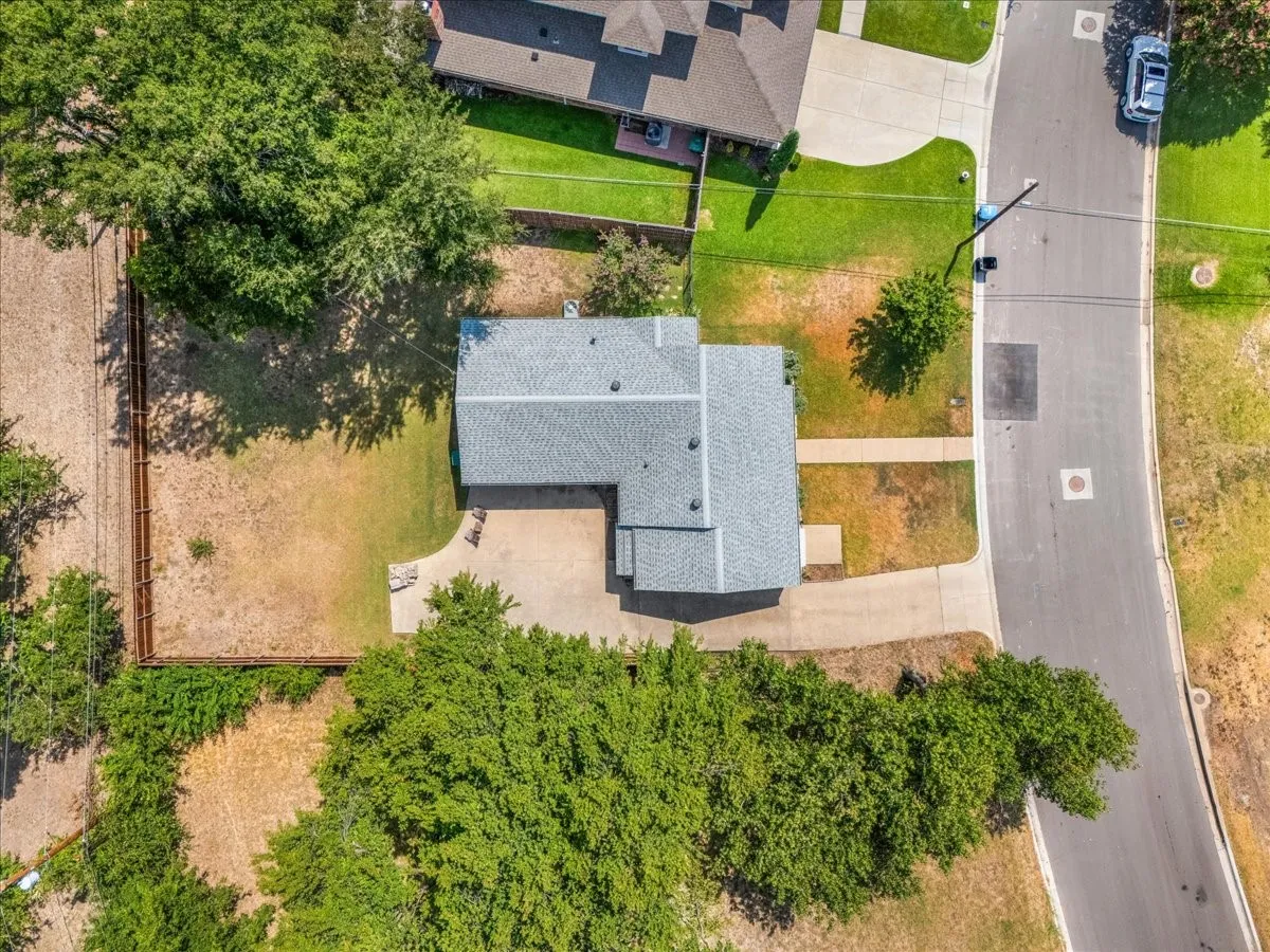 Single Family Residence For Rent in Tarrant County , 3720 Oaklawn Drive, Fort Worth, Texas 76107, 2 Bedroom, 1 Bathroom, 3 Garage spaces, 1,004 Sqft, built in 1942, mls#21353169, Real Estate Agent in Fort Worth, Homes For Rent in Tarrant county, Homes For Rent in Fort Worth, Realtor in Fort Worth Texas, Real Estate Brokerage Independent Realty Texas, Luminita Cordes Realtor