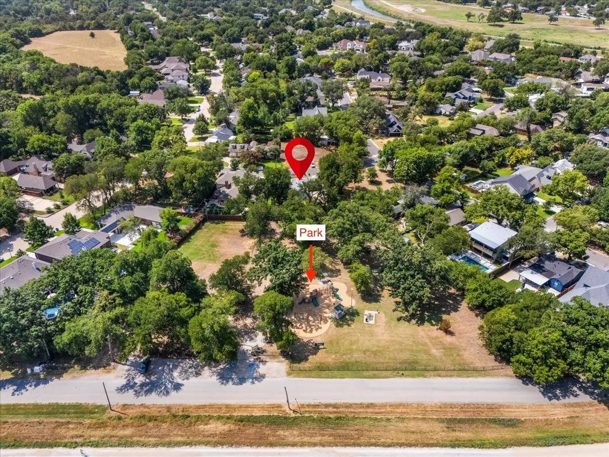 Single Family Residence For Rent in Tarrant County , 3720 Oaklawn Drive, Fort Worth, Texas 76107, 2 Bedroom, 1 Bathroom, 3 Garage spaces, 1,004 Sqft, built in 1942, mls#21353169, Real Estate Agent in Fort Worth, Homes For Rent in Tarrant county, Homes For Rent in Fort Worth, Realtor in Fort Worth Texas, Real Estate Brokerage Independent Realty Texas, Luminita Cordes Realtor