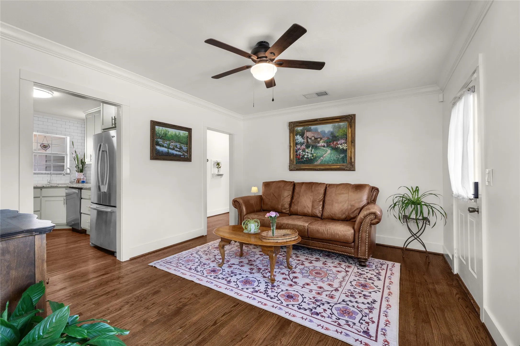 Single Family Residence For Rent in Tarrant County , 3720 Oaklawn Drive, Fort Worth, Texas 76107, 2 Bedroom, 1 Bathroom, 3 Garage spaces, 1,004 Sqft, built in 1942, mls#21353169, Real Estate Agent in Fort Worth, Homes For Rent in Tarrant county, Homes For Rent in Fort Worth, Realtor in Fort Worth Texas, Real Estate Brokerage Independent Realty Texas, Luminita Cordes Realtor