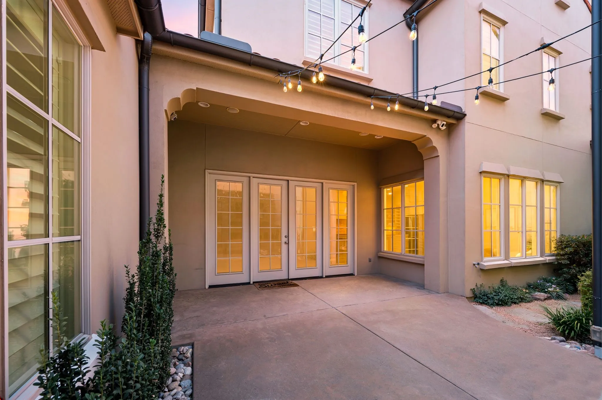 Single Family Residence For Sale in Tarrant County , 50 Village Lane, Colleyville, Texas 76034, 3 Bedroom, 4 Bathroom, 2 Garage spaces, 2,597 Sqft, built in 2015, mls#21350326, Real Estate Agent in Colleyville, Homes For Sale in Tarrant county, Homes For Sale in Colleyville, Realtor in Colleyville Texas, Real Estate Brokerage Independent Realty Texas, Luminita Cordes Realtor