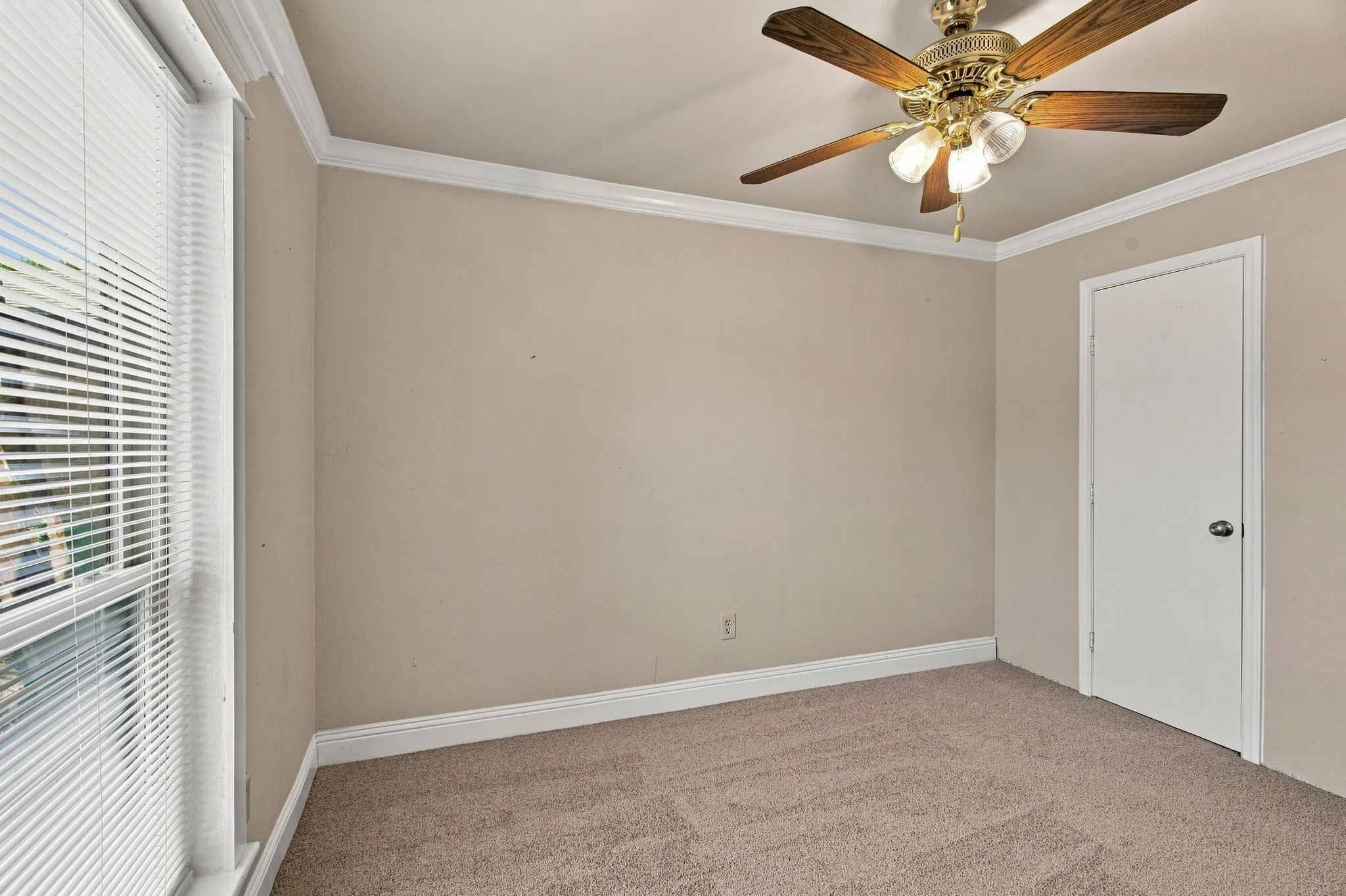 Single Family Residence For Sale in Tarrant County , 4202 Maple Springs Drive, Arlington, Texas 76001, 3 Bedroom, 2 Bathroom, 2 Garage spaces, 1,310 Sqft, built in 1982, mls#21343451, Real Estate Agent in Arlington, Homes For Sale in Tarrant county, Homes For Sale in Arlington, Realtor in Arlington Texas, Real Estate Brokerage Independent Realty Texas, Luminita Cordes Realtor