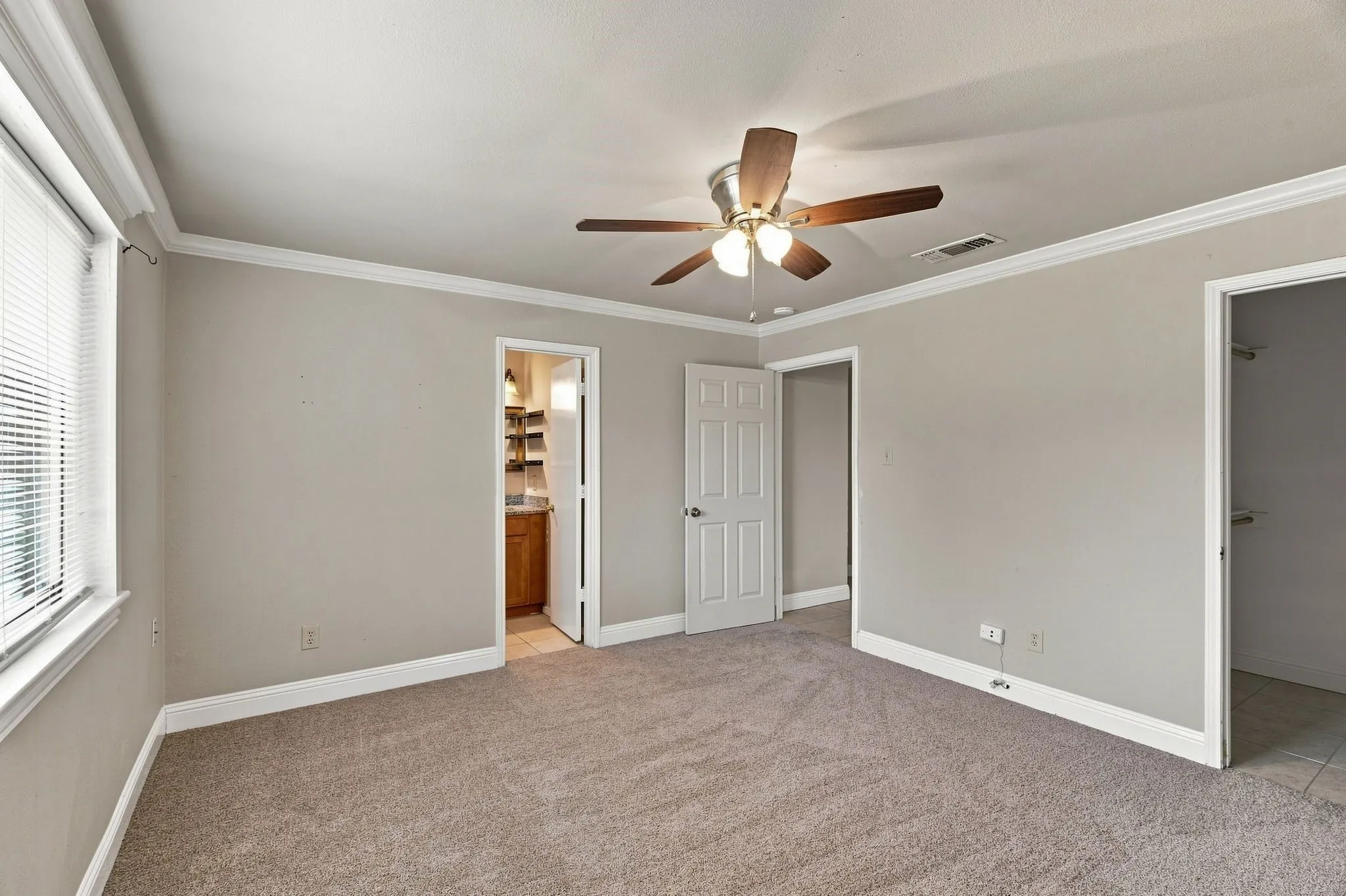Single Family Residence For Sale in Tarrant County , 4202 Maple Springs Drive, Arlington, Texas 76001, 3 Bedroom, 2 Bathroom, 2 Garage spaces, 1,310 Sqft, built in 1982, mls#21343451, Real Estate Agent in Arlington, Homes For Sale in Tarrant county, Homes For Sale in Arlington, Realtor in Arlington Texas, Real Estate Brokerage Independent Realty Texas, Luminita Cordes Realtor