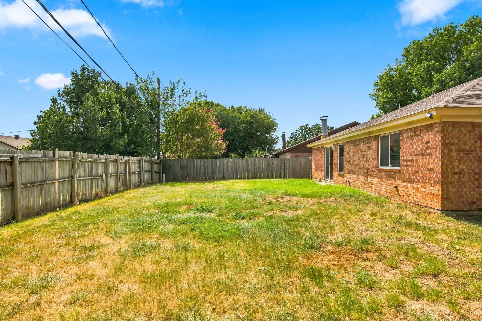 Single Family Residence For Sale in Tarrant County , 4202 Maple Springs Drive, Arlington, Texas 76001, 3 Bedroom, 2 Bathroom, 2 Garage spaces, 1,310 Sqft, built in 1982, mls#21343451, Real Estate Agent in Arlington, Homes For Sale in Tarrant county, Homes For Sale in Arlington, Realtor in Arlington Texas, Real Estate Brokerage Independent Realty Texas, Luminita Cordes Realtor