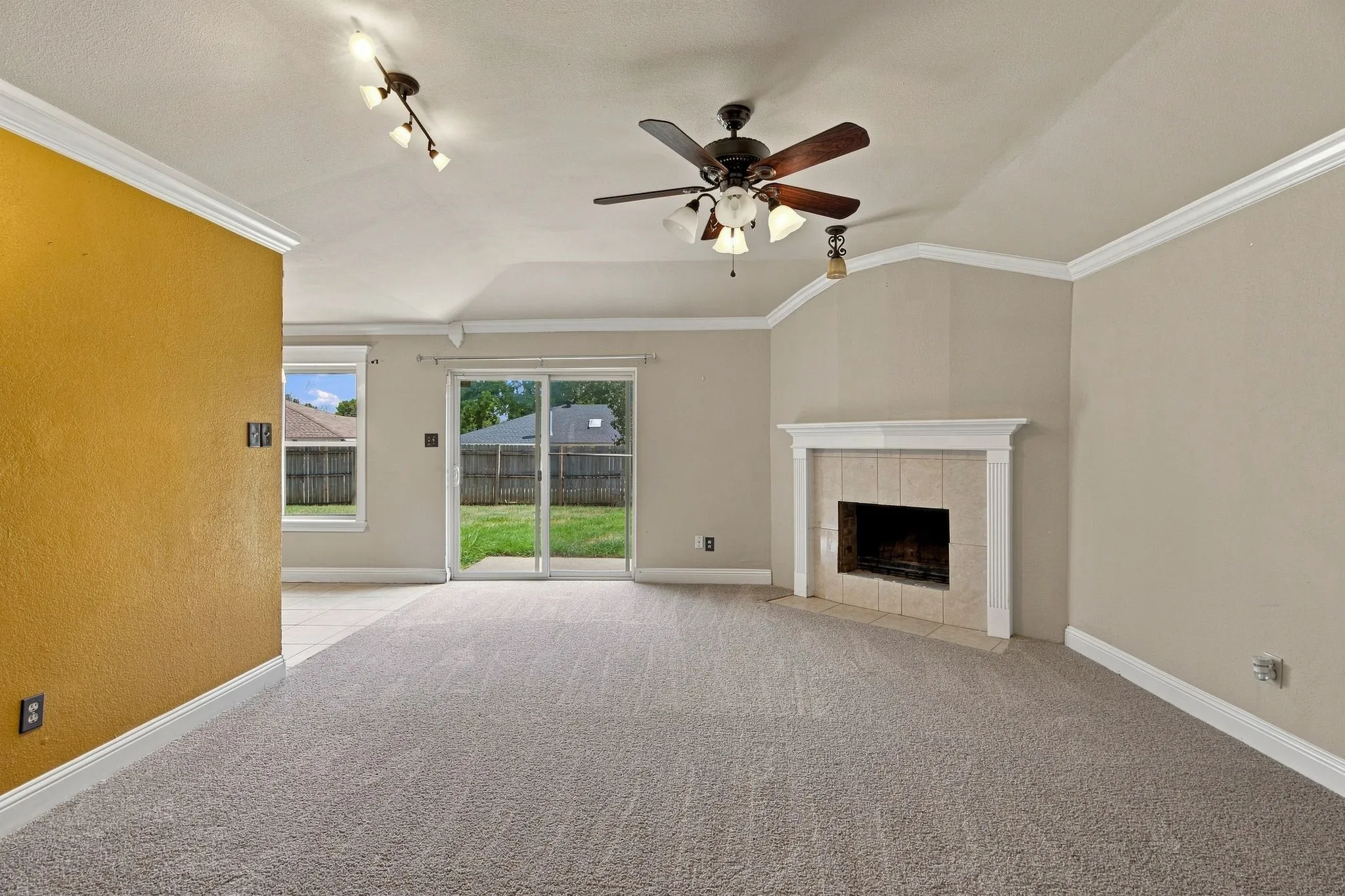 Single Family Residence For Sale in Tarrant County , 4202 Maple Springs Drive, Arlington, Texas 76001, 3 Bedroom, 2 Bathroom, 2 Garage spaces, 1,310 Sqft, built in 1982, mls#21343451, Real Estate Agent in Arlington, Homes For Sale in Tarrant county, Homes For Sale in Arlington, Realtor in Arlington Texas, Real Estate Brokerage Independent Realty Texas, Luminita Cordes Realtor