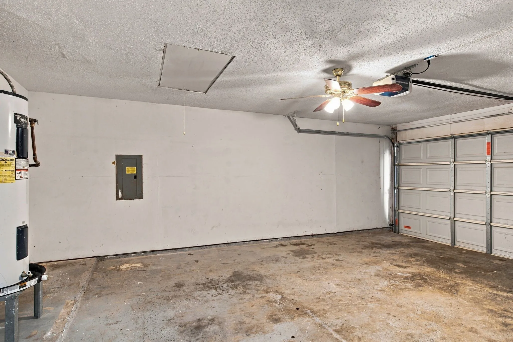 Single Family Residence For Sale in Tarrant County , 4202 Maple Springs Drive, Arlington, Texas 76001, 3 Bedroom, 2 Bathroom, 2 Garage spaces, 1,310 Sqft, built in 1982, mls#21343451, Real Estate Agent in Arlington, Homes For Sale in Tarrant county, Homes For Sale in Arlington, Realtor in Arlington Texas, Real Estate Brokerage Independent Realty Texas, Luminita Cordes Realtor