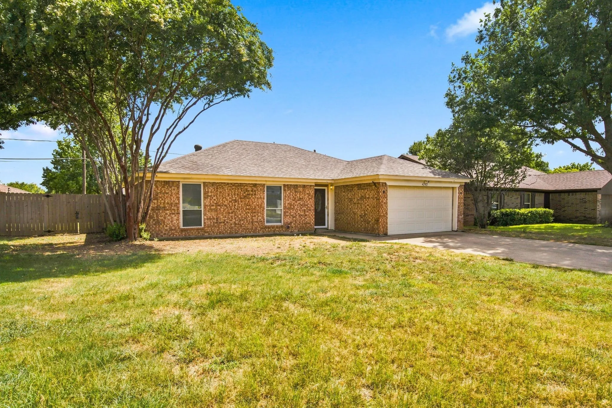 Single Family Residence For Sale in Tarrant County , 4202 Maple Springs Drive, Arlington, Texas 76001, 3 Bedroom, 2 Bathroom, 2 Garage spaces, 1,310 Sqft, built in 1982, mls#21343451, Real Estate Agent in Arlington, Homes For Sale in Tarrant county, Homes For Sale in Arlington, Realtor in Arlington Texas, Real Estate Brokerage Independent Realty Texas, Luminita Cordes Realtor