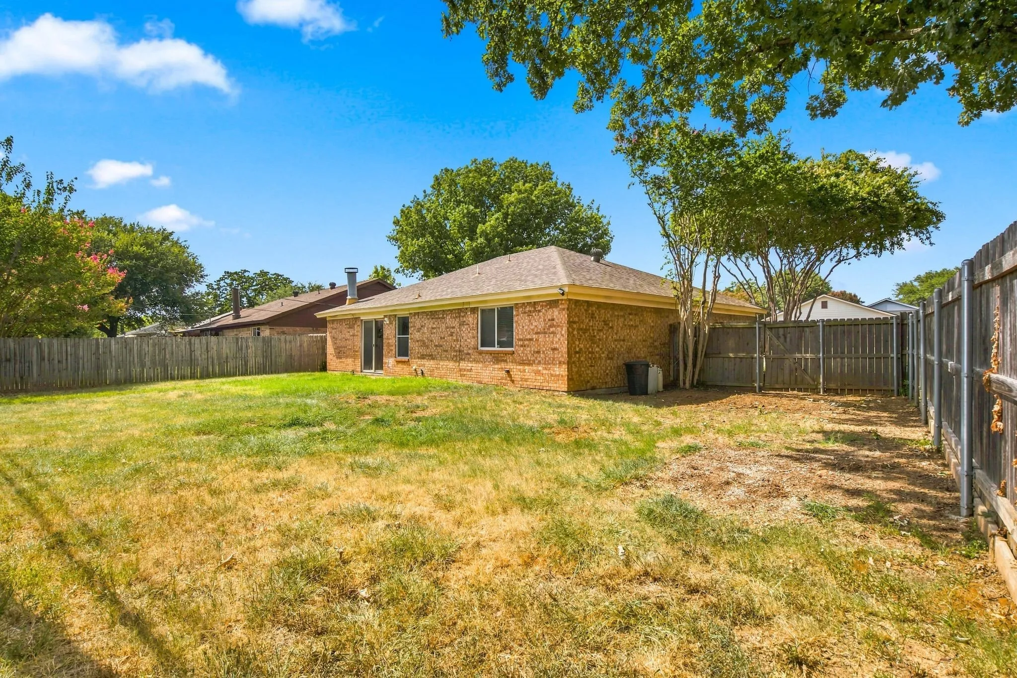 Single Family Residence For Sale in Tarrant County , 4202 Maple Springs Drive, Arlington, Texas 76001, 3 Bedroom, 2 Bathroom, 2 Garage spaces, 1,310 Sqft, built in 1982, mls#21343451, Real Estate Agent in Arlington, Homes For Sale in Tarrant county, Homes For Sale in Arlington, Realtor in Arlington Texas, Real Estate Brokerage Independent Realty Texas, Luminita Cordes Realtor