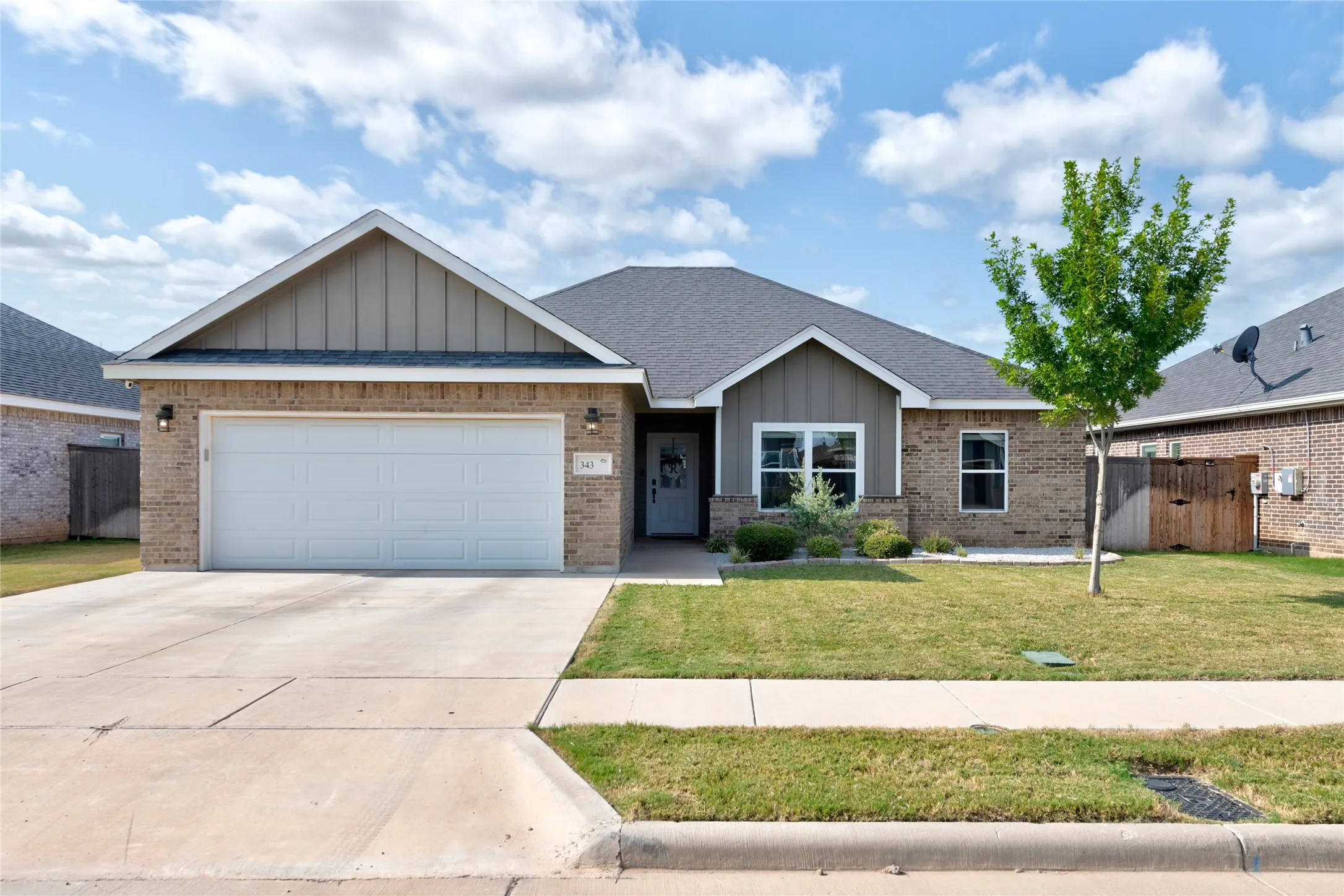 Single Family Residence For Sale in Taylor County , 343 Sweet Pea Path, Abilene, Texas 79602, 3 Bedroom, 2 Bathroom, 2 Garage spaces, 1,595 Sqft, built in 2020, mls#21349293, Real Estate Agent in Abilene, Homes For Sale in Taylor county, Homes For Sale in Abilene, Realtor in Abilene Texas, Real Estate Brokerage Independent Realty Texas, Luminita Cordes Realtor