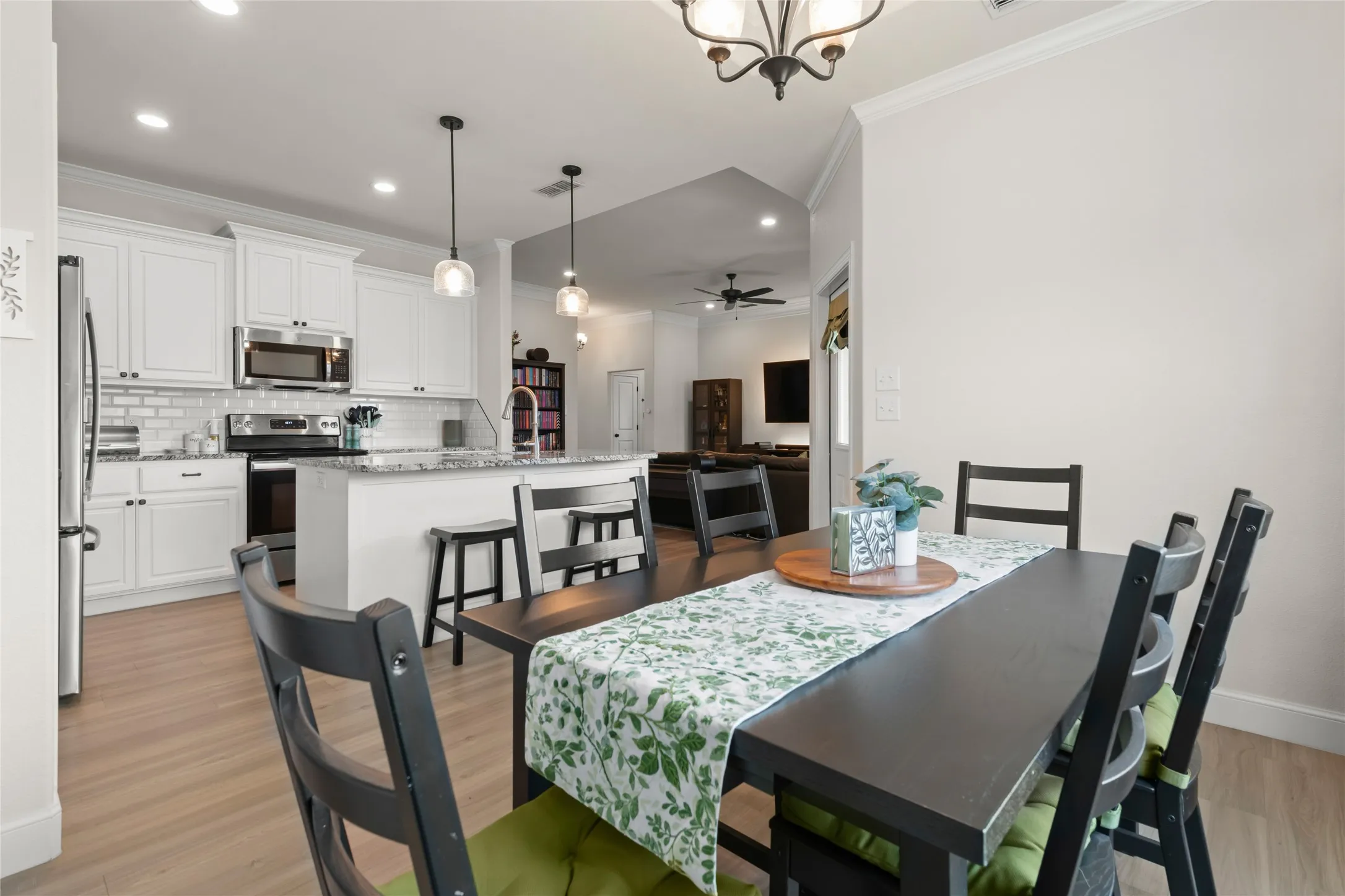 Single Family Residence For Sale in Taylor County , 343 Sweet Pea Path, Abilene, Texas 79602, 3 Bedroom, 2 Bathroom, 2 Garage spaces, 1,595 Sqft, built in 2020, mls#21349293, Real Estate Agent in Abilene, Homes For Sale in Taylor county, Homes For Sale in Abilene, Realtor in Abilene Texas, Real Estate Brokerage Independent Realty Texas, Luminita Cordes Realtor