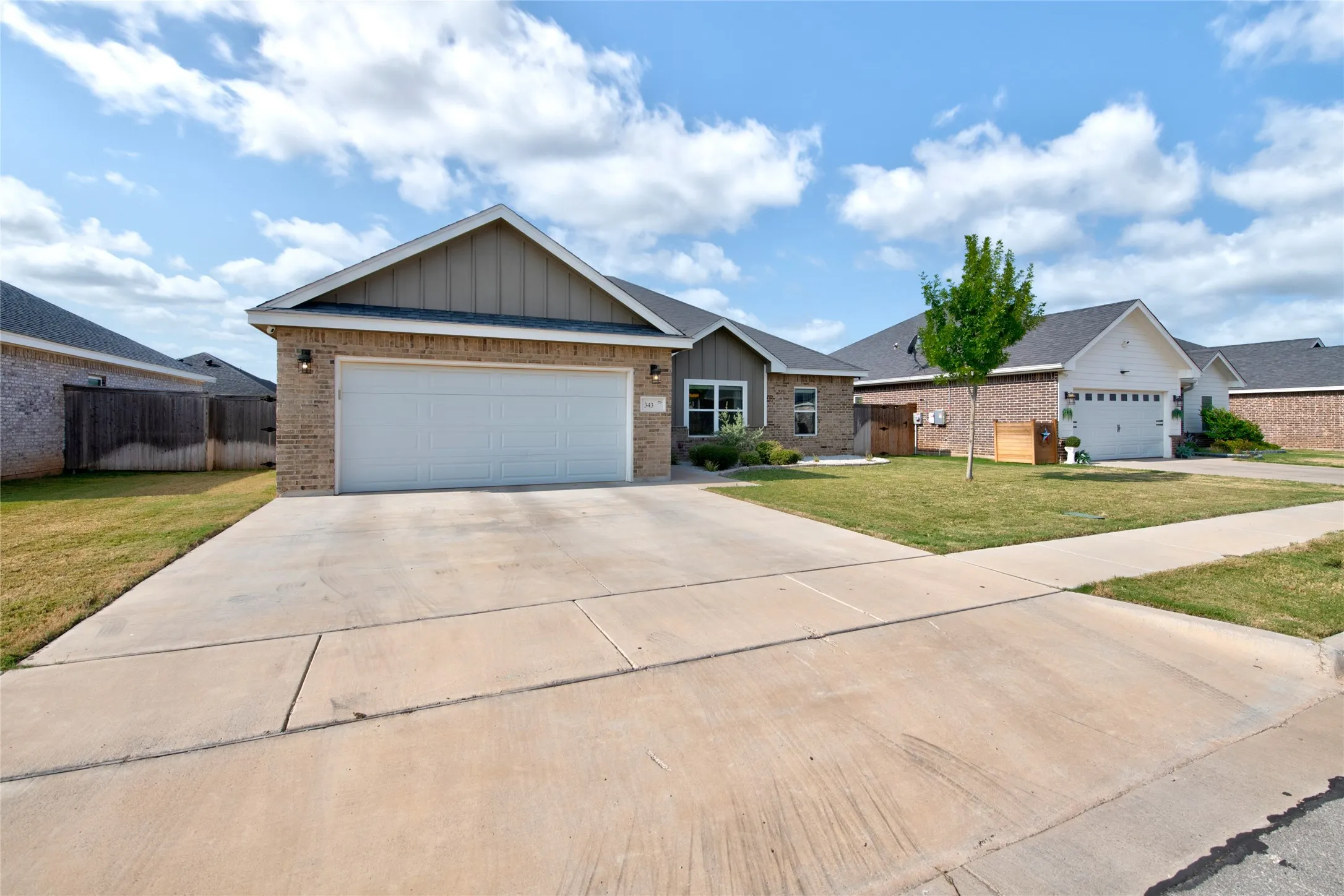 Single Family Residence For Sale in Taylor County , 343 Sweet Pea Path, Abilene, Texas 79602, 3 Bedroom, 2 Bathroom, 2 Garage spaces, 1,595 Sqft, built in 2020, mls#21349293, Real Estate Agent in Abilene, Homes For Sale in Taylor county, Homes For Sale in Abilene, Realtor in Abilene Texas, Real Estate Brokerage Independent Realty Texas, Luminita Cordes Realtor